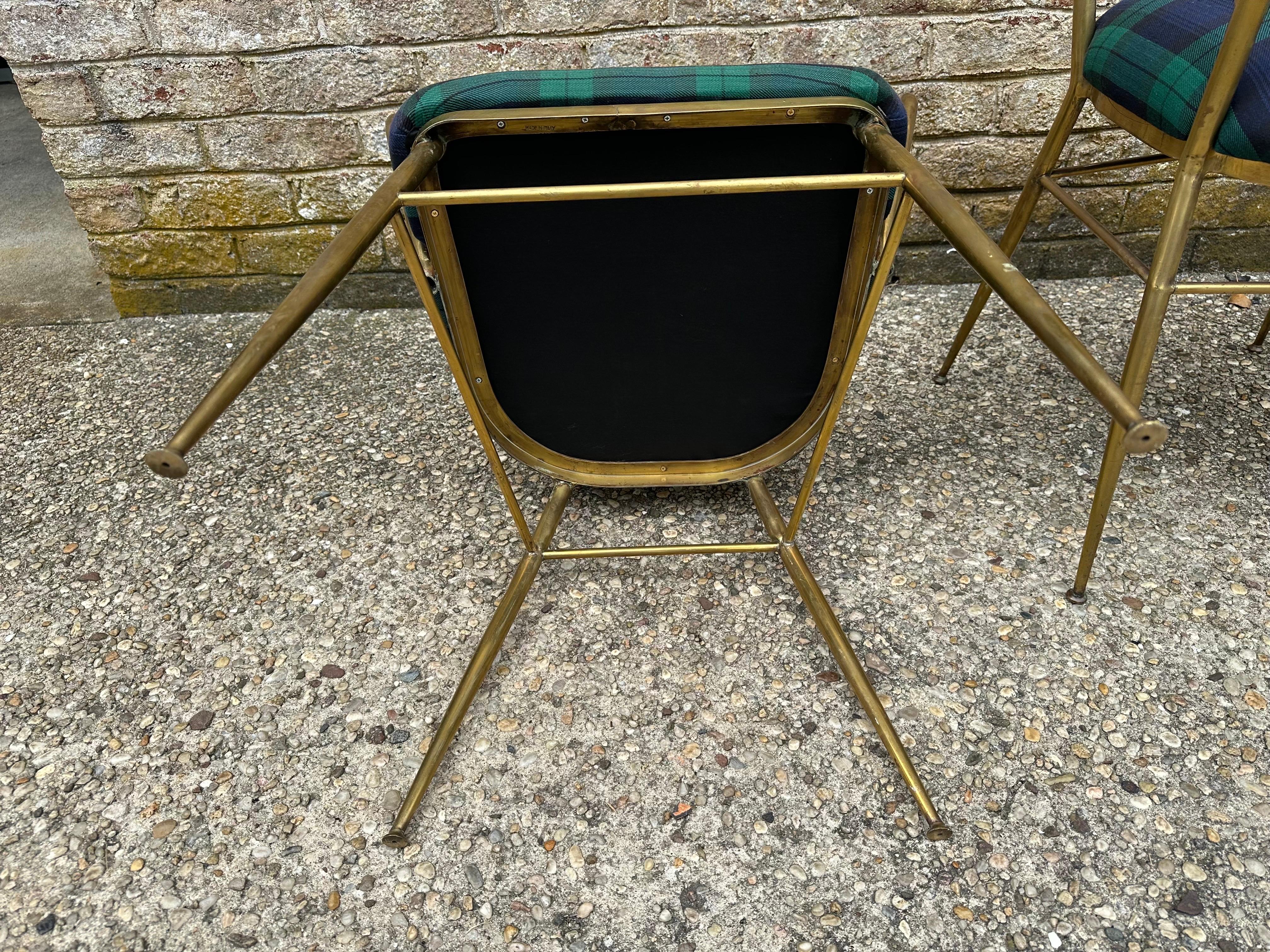 Coppia di poltrone con cornice in ottone con Arrow in vendita 1