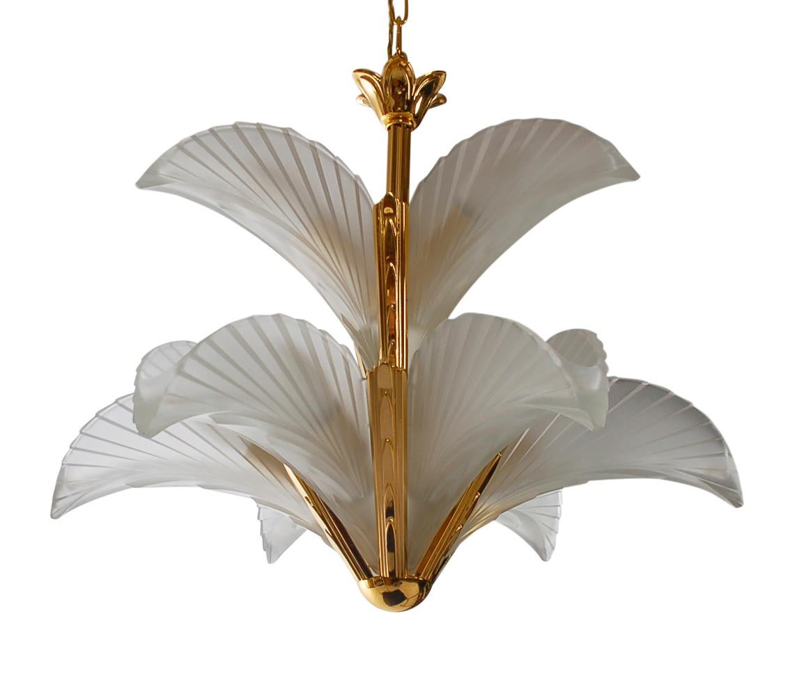 Araña de latón y cristal esmerilado Hollywood Regency Art Decó Slip Shade en venta 1