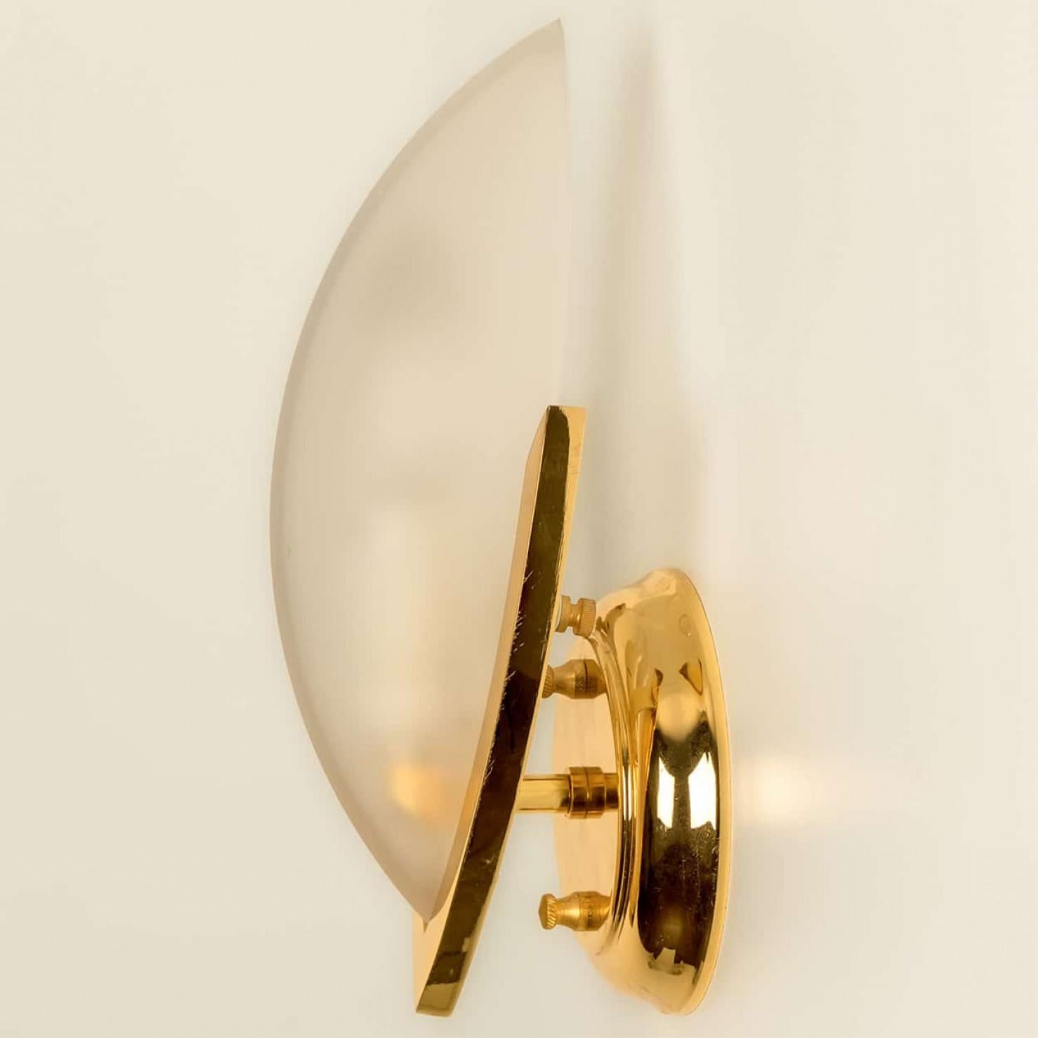 Pair of Brass Frosted Glass Wall Light, Italy 1960s For Sale 5