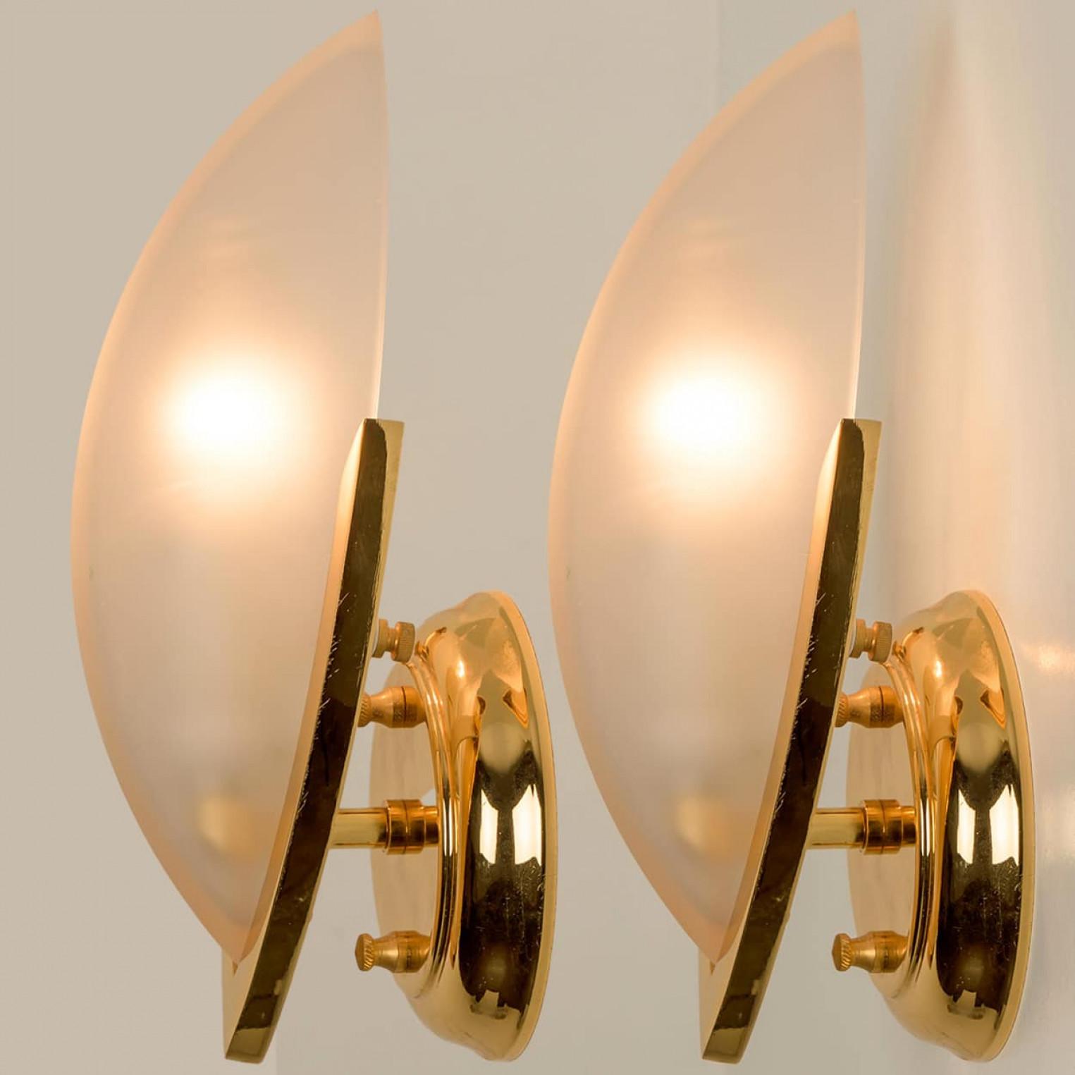 Italian Pair of Brass Frosted Glass Wall Light, Italy 1960s For Sale