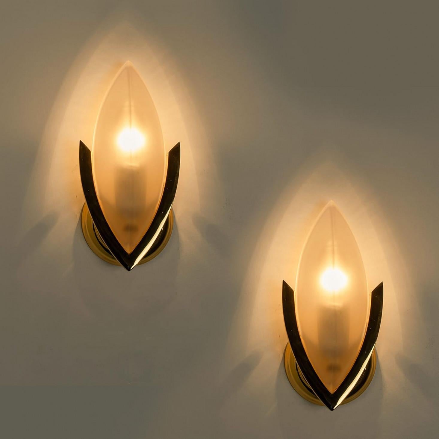 Pair of Brass Frosted Glass Wall Light, Italy 1960s For Sale 1