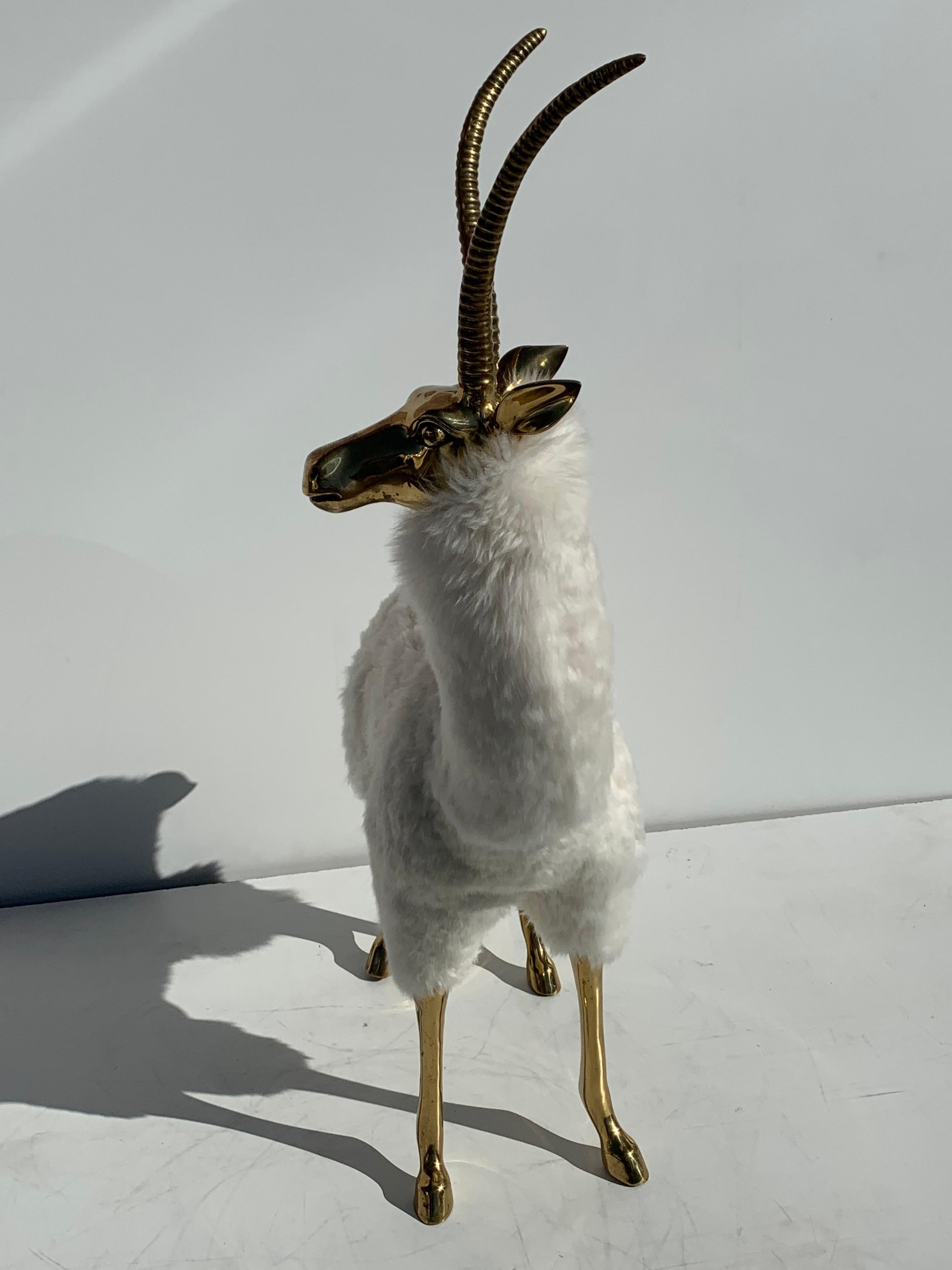Paar Gazelle- oder Antelope-Skulpturen aus Messing im Weihnachtsdekor-Stil von Lalanne (Patiniert) im Angebot