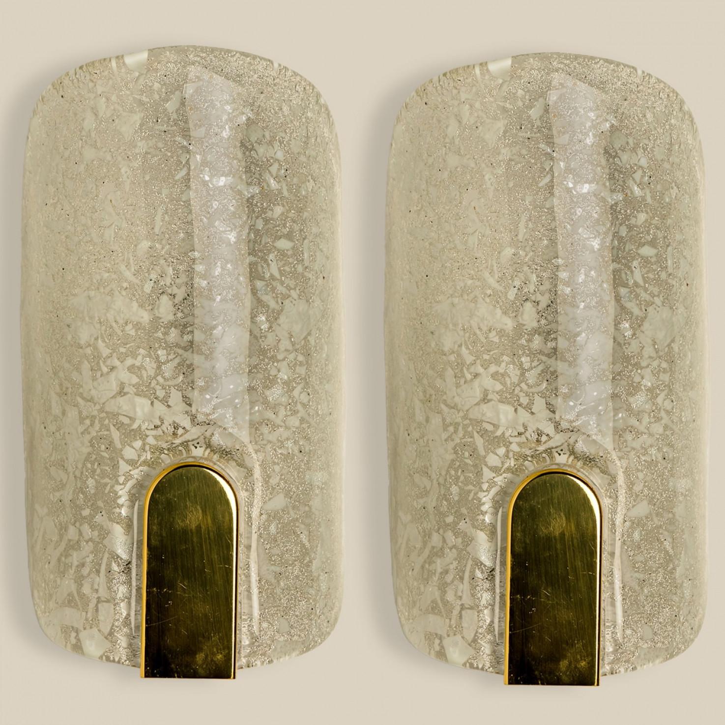 Paire d'appliques en laiton et verre dans le style de Hillebrand Allemagne, années 1960 en vente 3