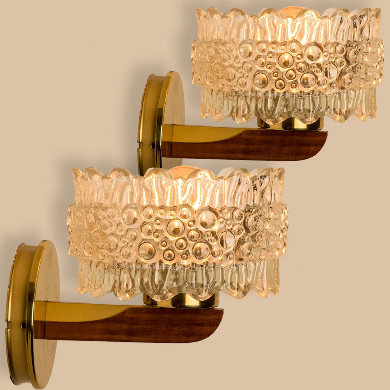 Coppia di applique in ottone e vetro nello stile di Hillebrand, Germania, anni '60 in vendita 4