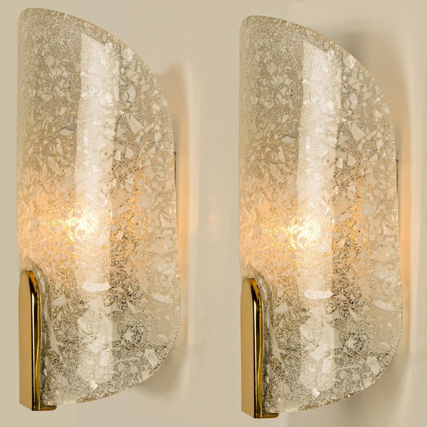 Mid-Century Modern Paire d'appliques en laiton et verre dans le style de Hillebrand Allemagne, années 1960 en vente