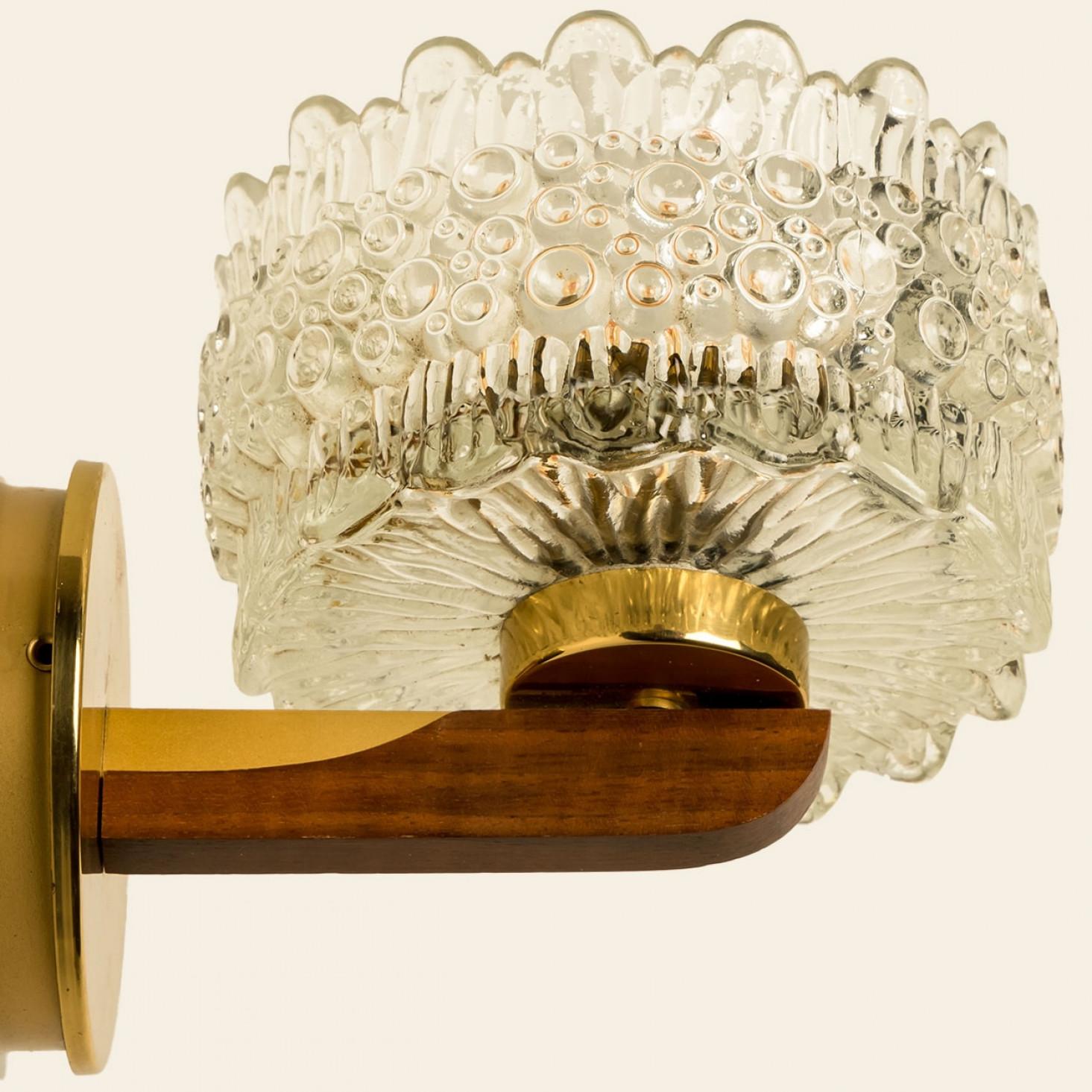 Allemand Paire d'appliques en laiton et verre dans le style de Hillebrand, Allemagne, années 1960 en vente