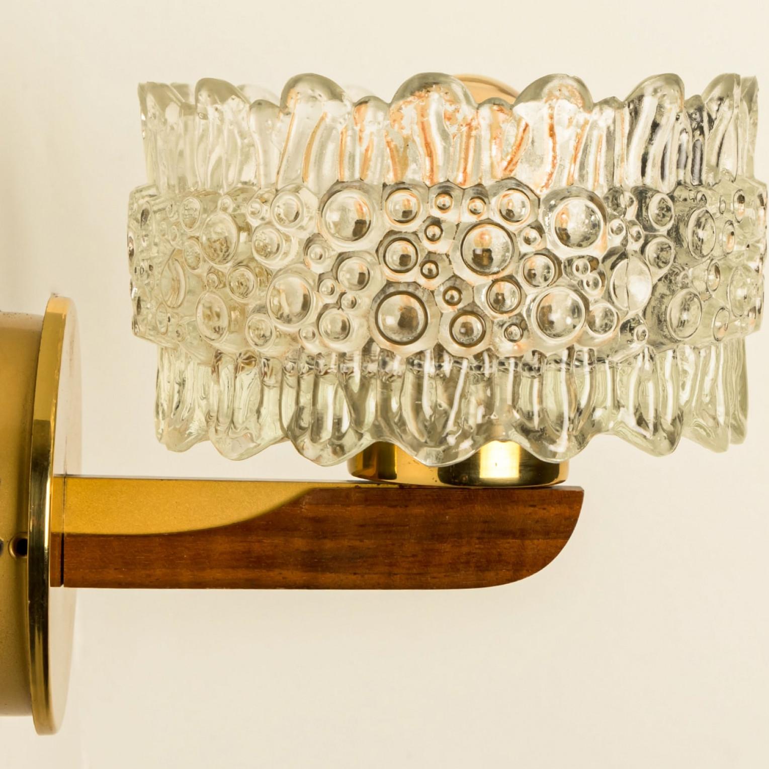 Autre Paire d'appliques en laiton et verre dans le style de Hillebrand, Allemagne, années 1960 en vente