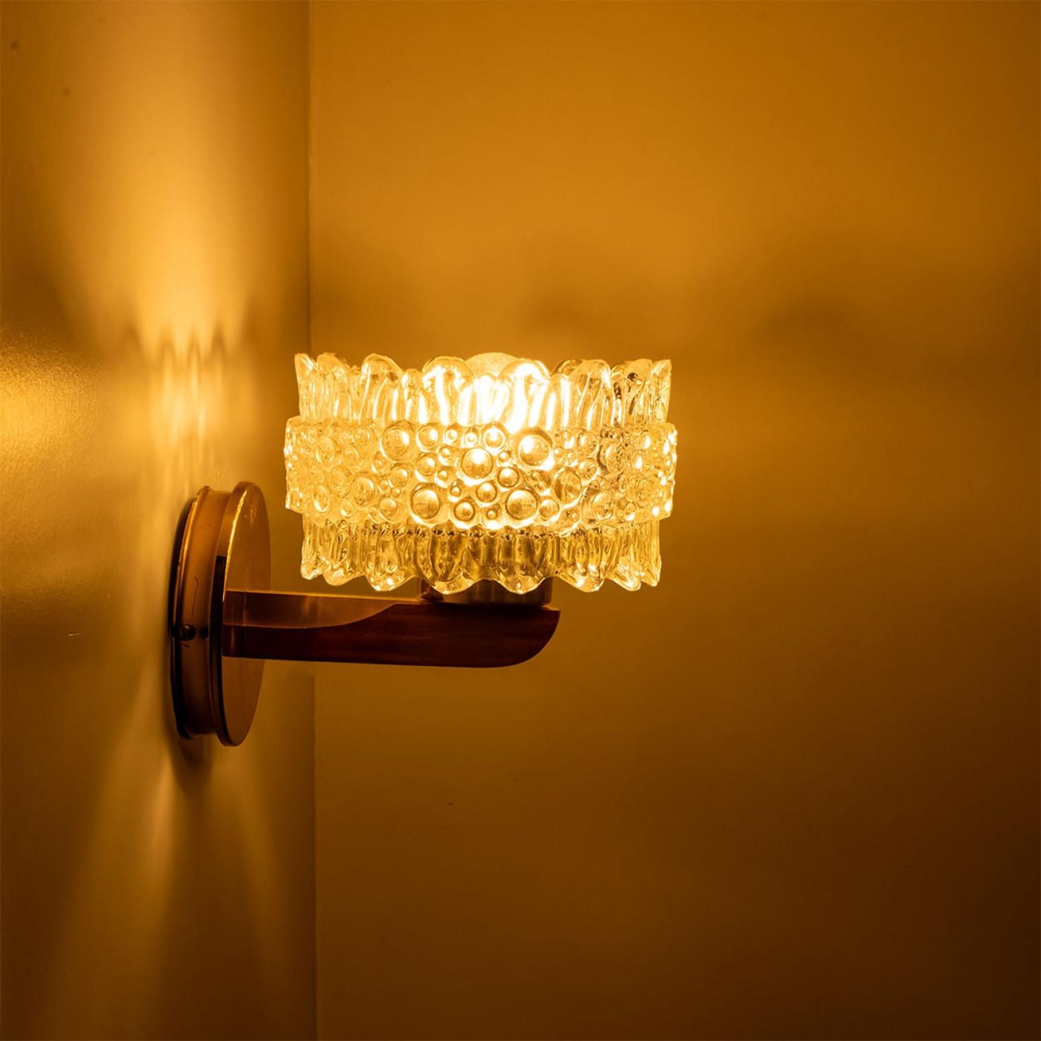 Pareja de apliques de latón y cristal al estilo de Hillebrand, Alemania Años 60 en venta 1