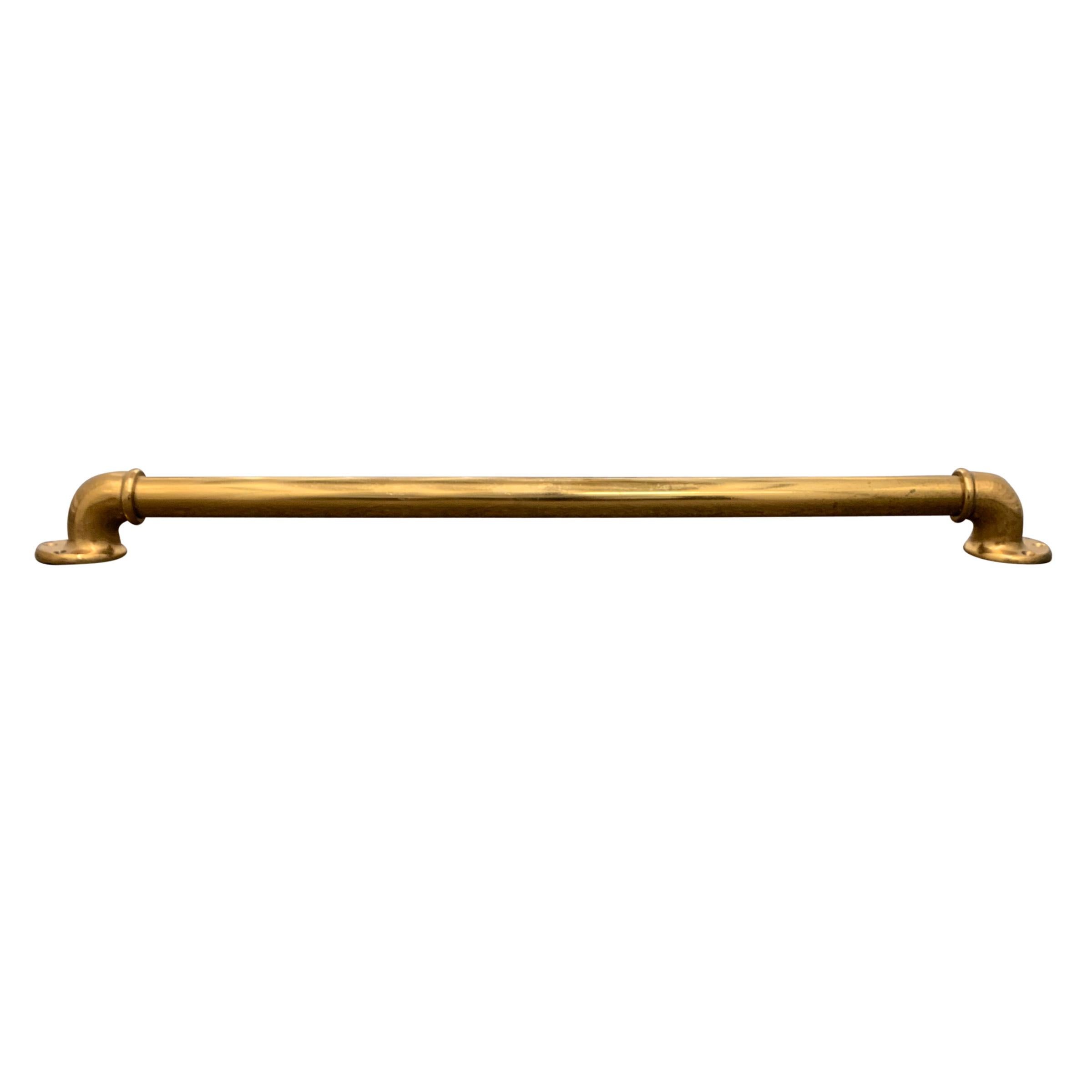 A pair of early 20th century American polished brass handles or towel bars with cast ends. Two different lengths.

Measures: One: 24 in. W x 2 in. D x 2 in. H
Two: 25 in. W x 2 in. D x 2 in. H.