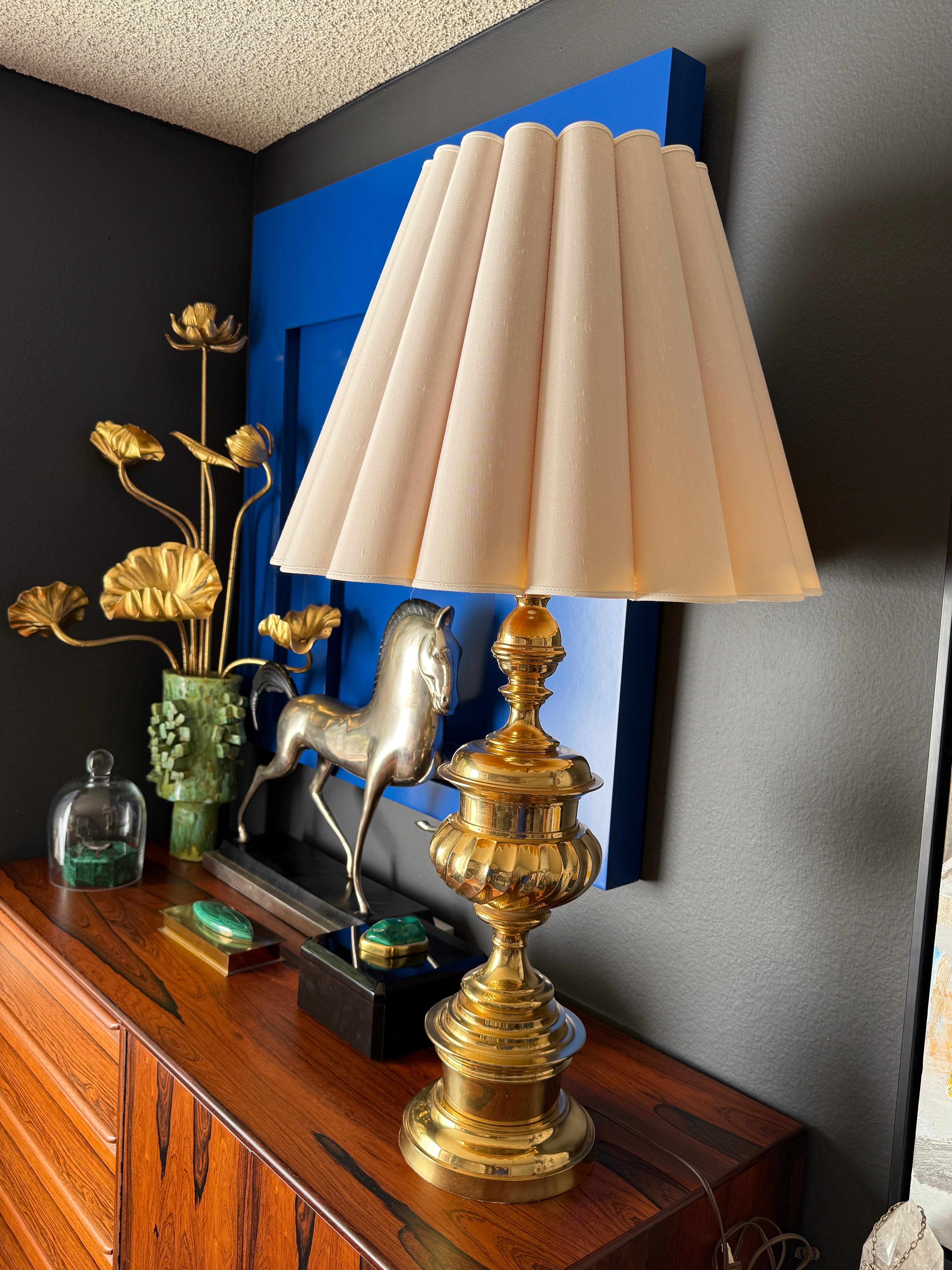 Pair of Brass Hollywood Regency Lamps For Sale 7