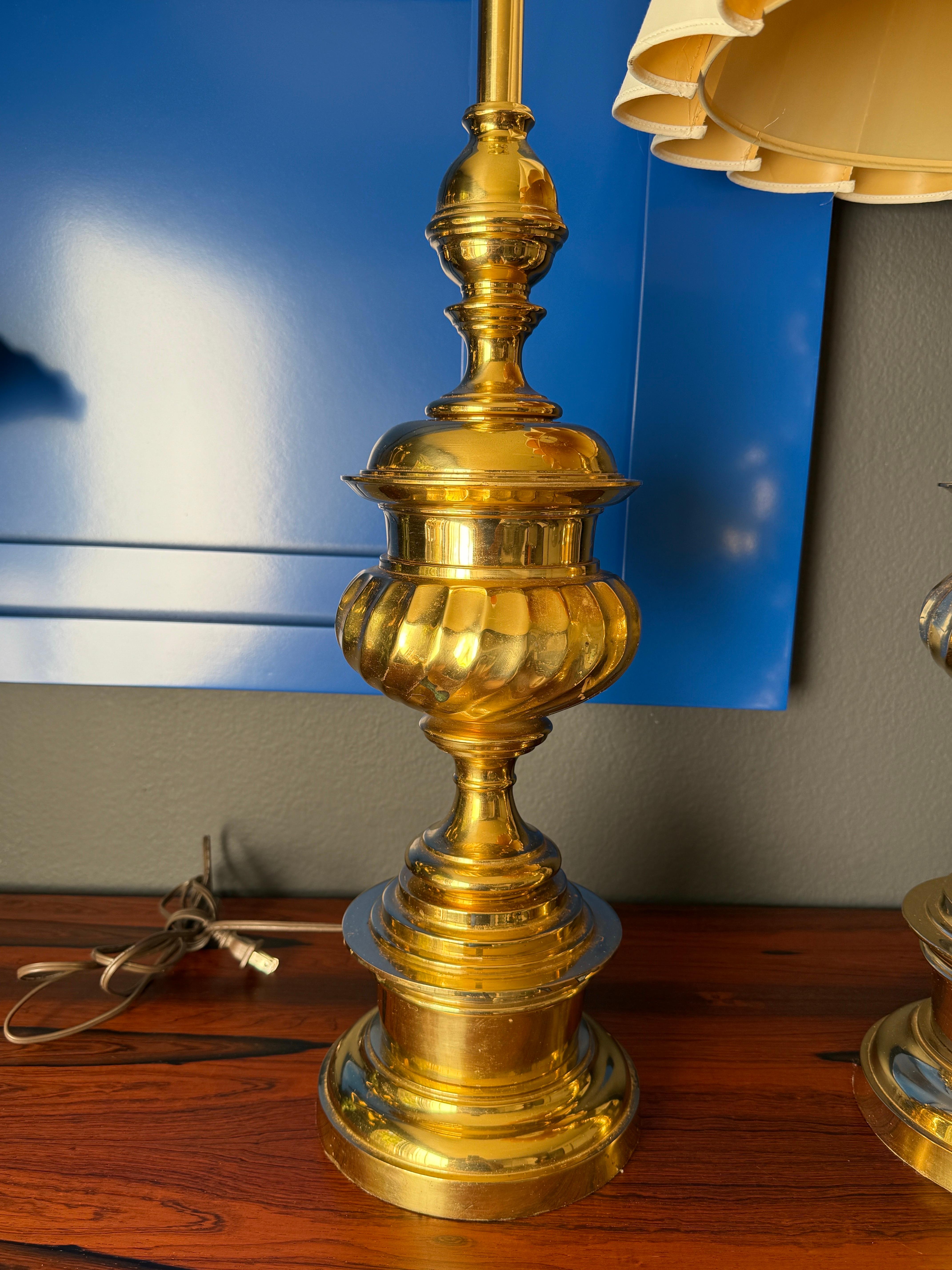 Pair of Brass Hollywood Regency Lamps For Sale 8