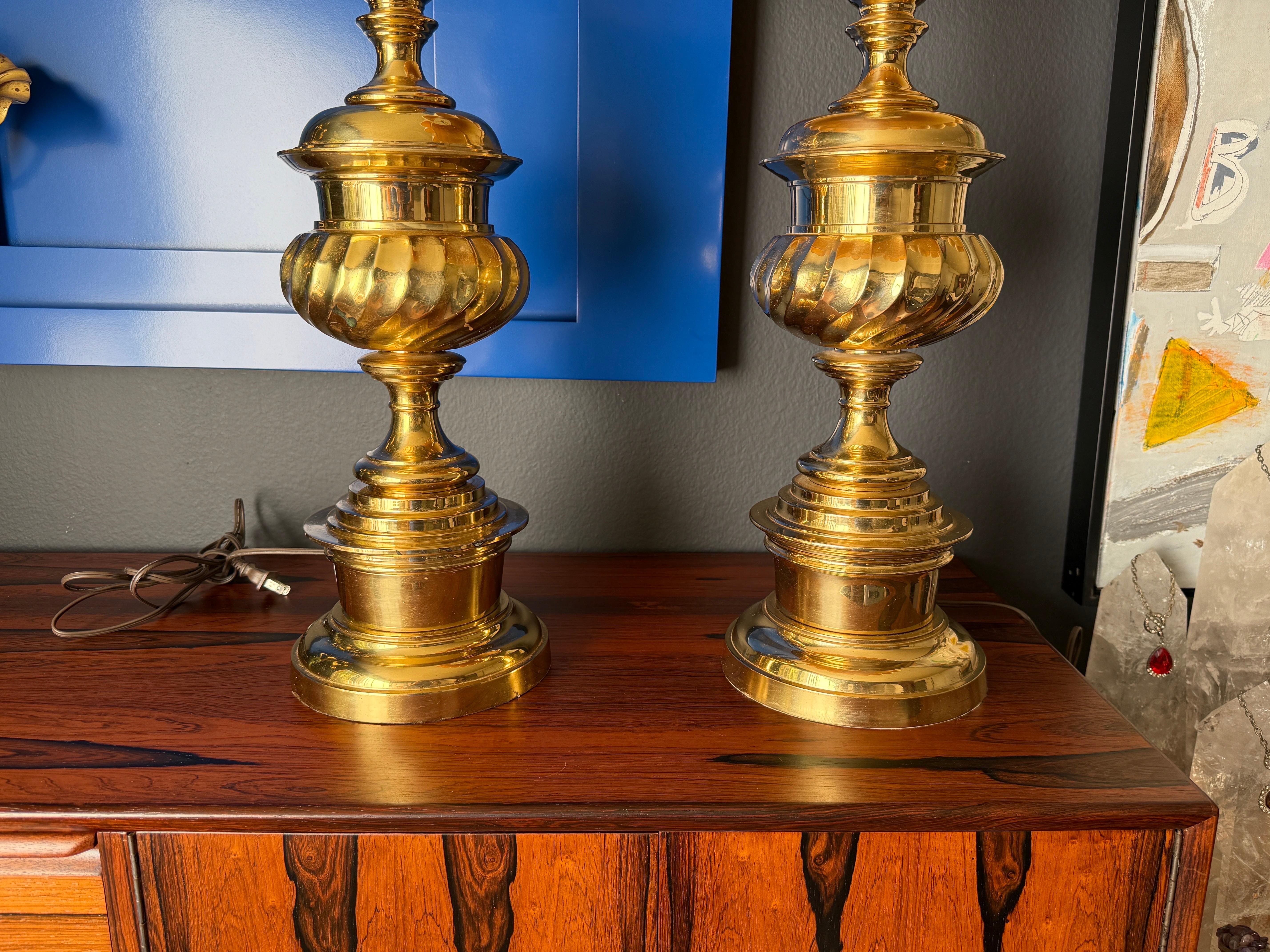 Pair of Brass Hollywood Regency Lamps In Good Condition For Sale In North Hollywood, CA