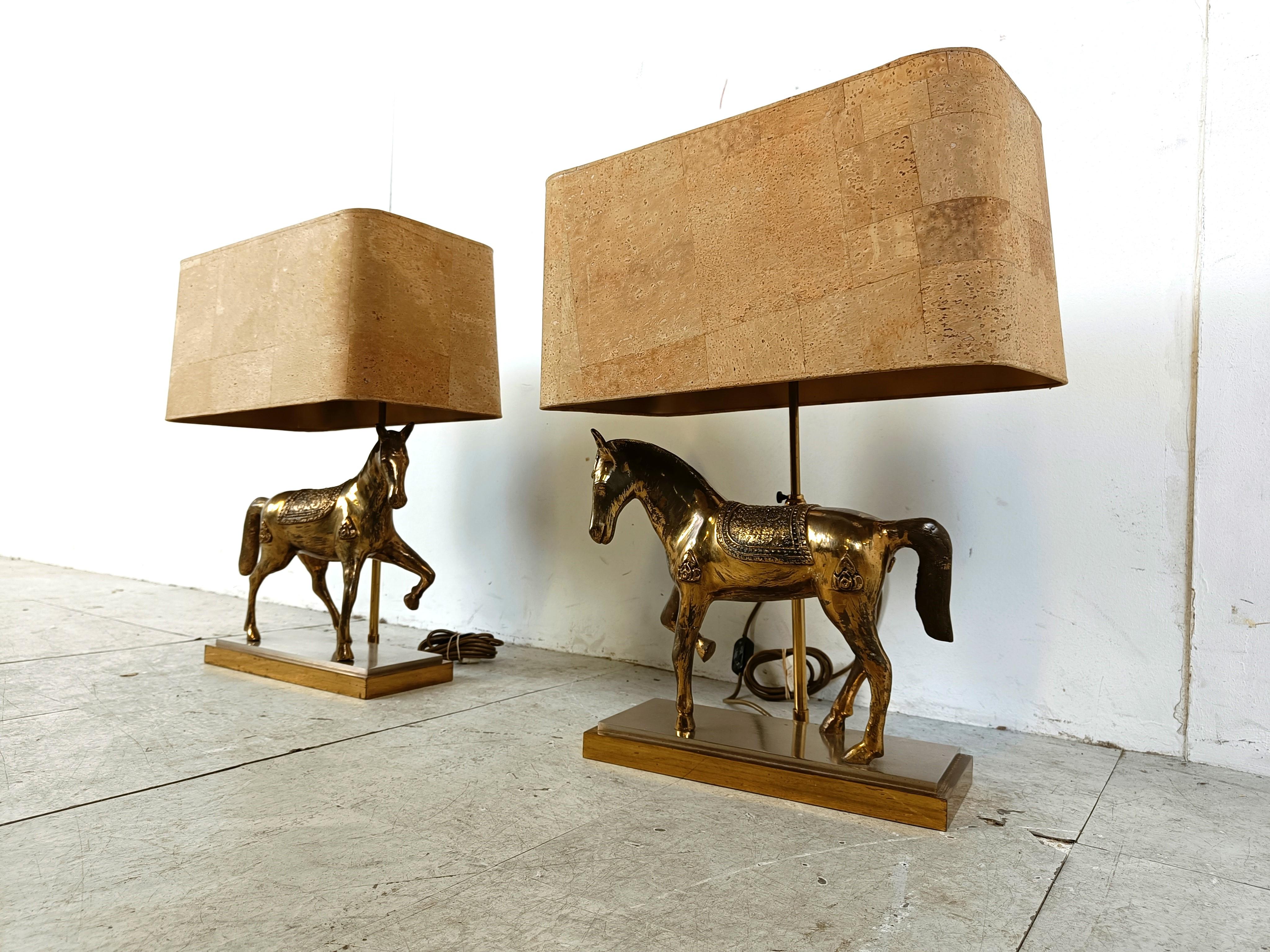 Paire de lampes de table cheval en laiton, Belgique, années 1970 Bon état - En vente à HEVERLEE, BE