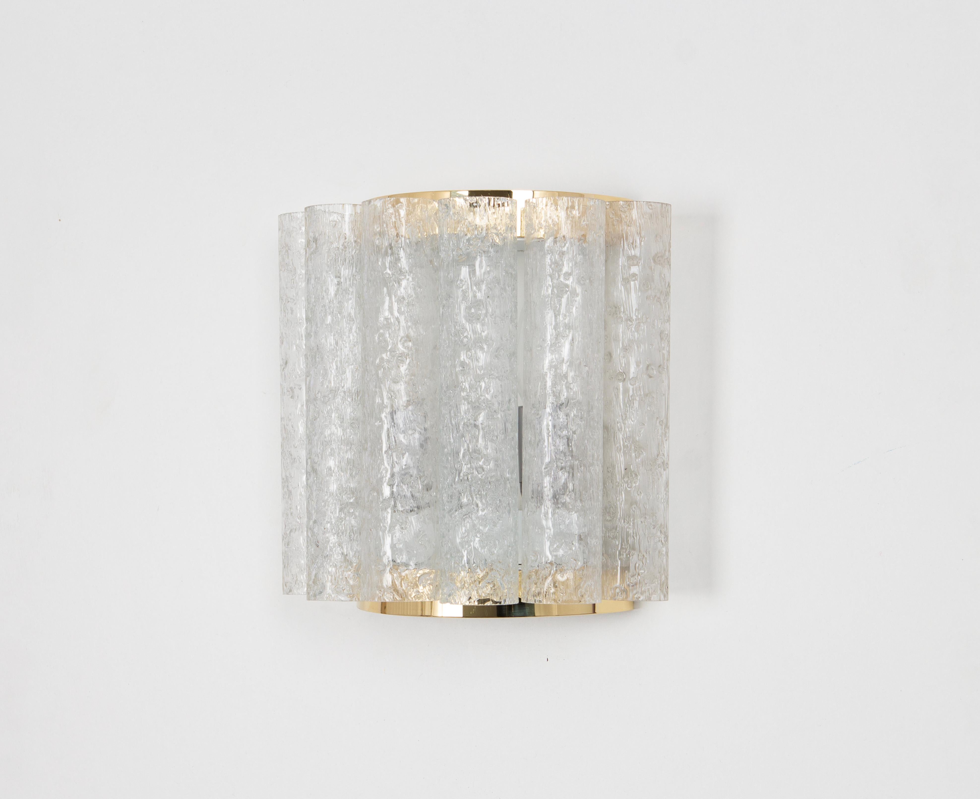 Mid-Century moderno Coppia di lampade da parete in ottone e vetro di Doria, Germania, anni '60 in vendita