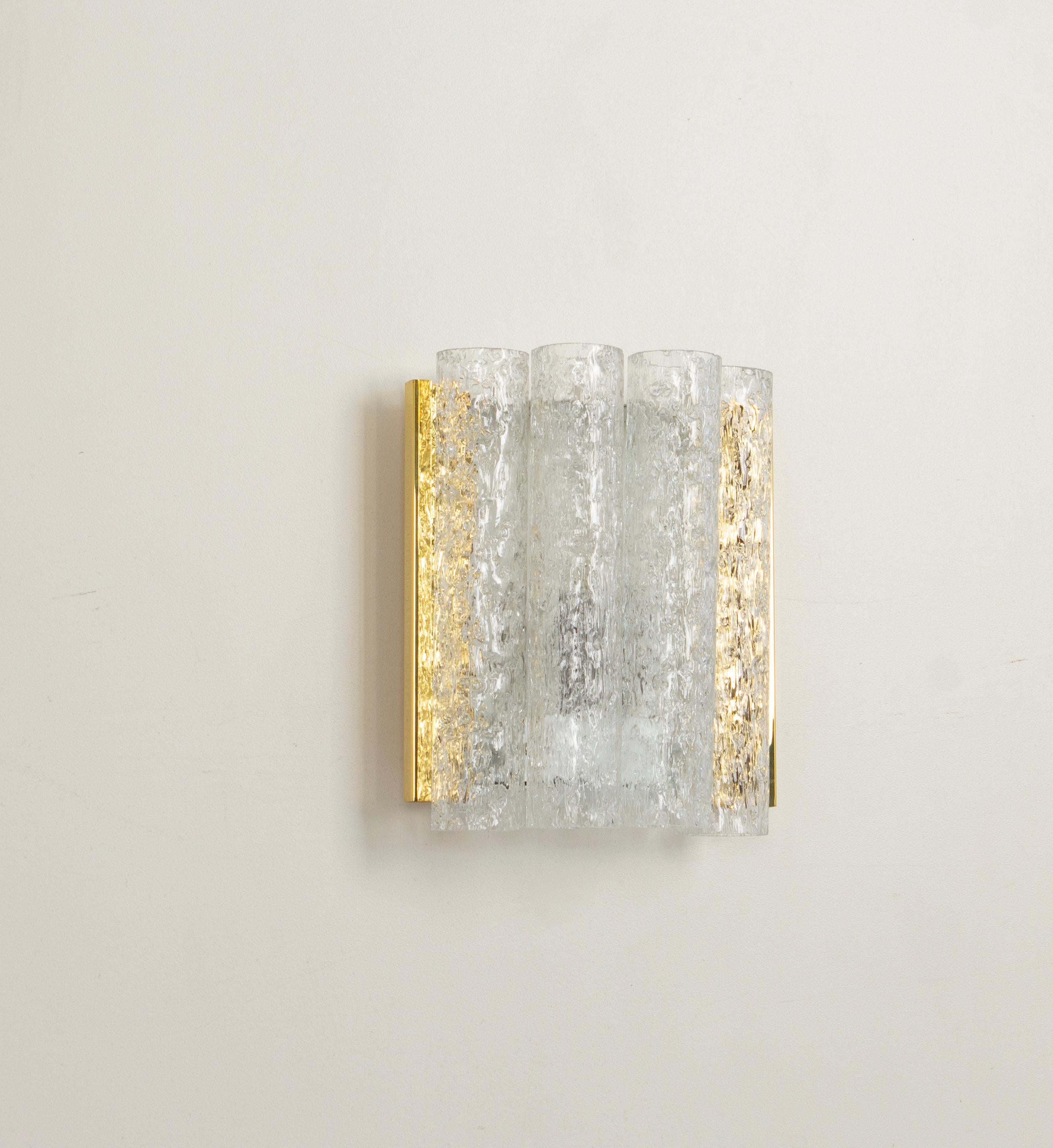 Mid-Century moderno Coppia di lampade da parete in ottone e vetro di Doria, Germania, anni '60 in vendita