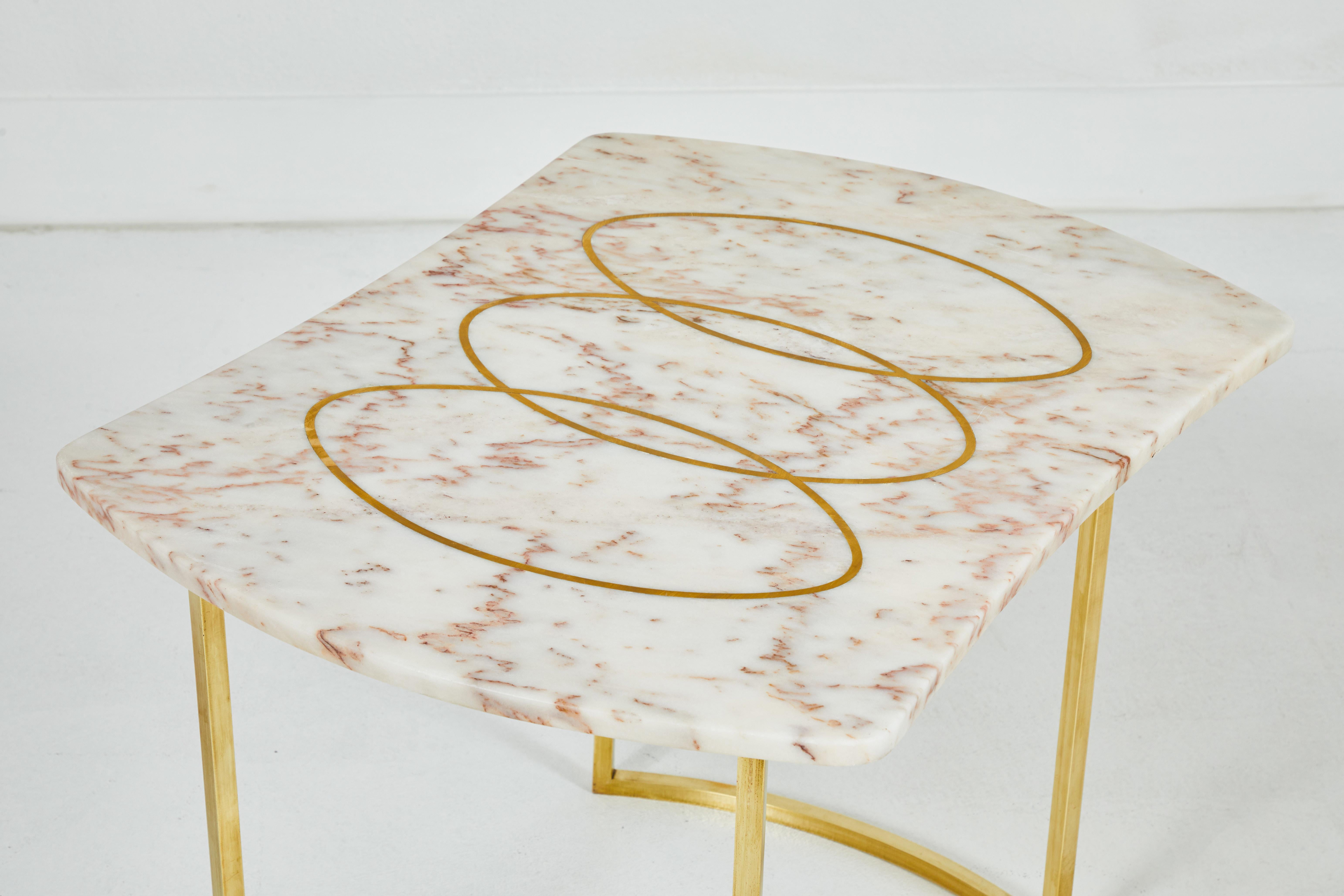 Mid-Century Modern Pair of Brass Inlaid Marble Top Side Tables on Brass Bases For Sale