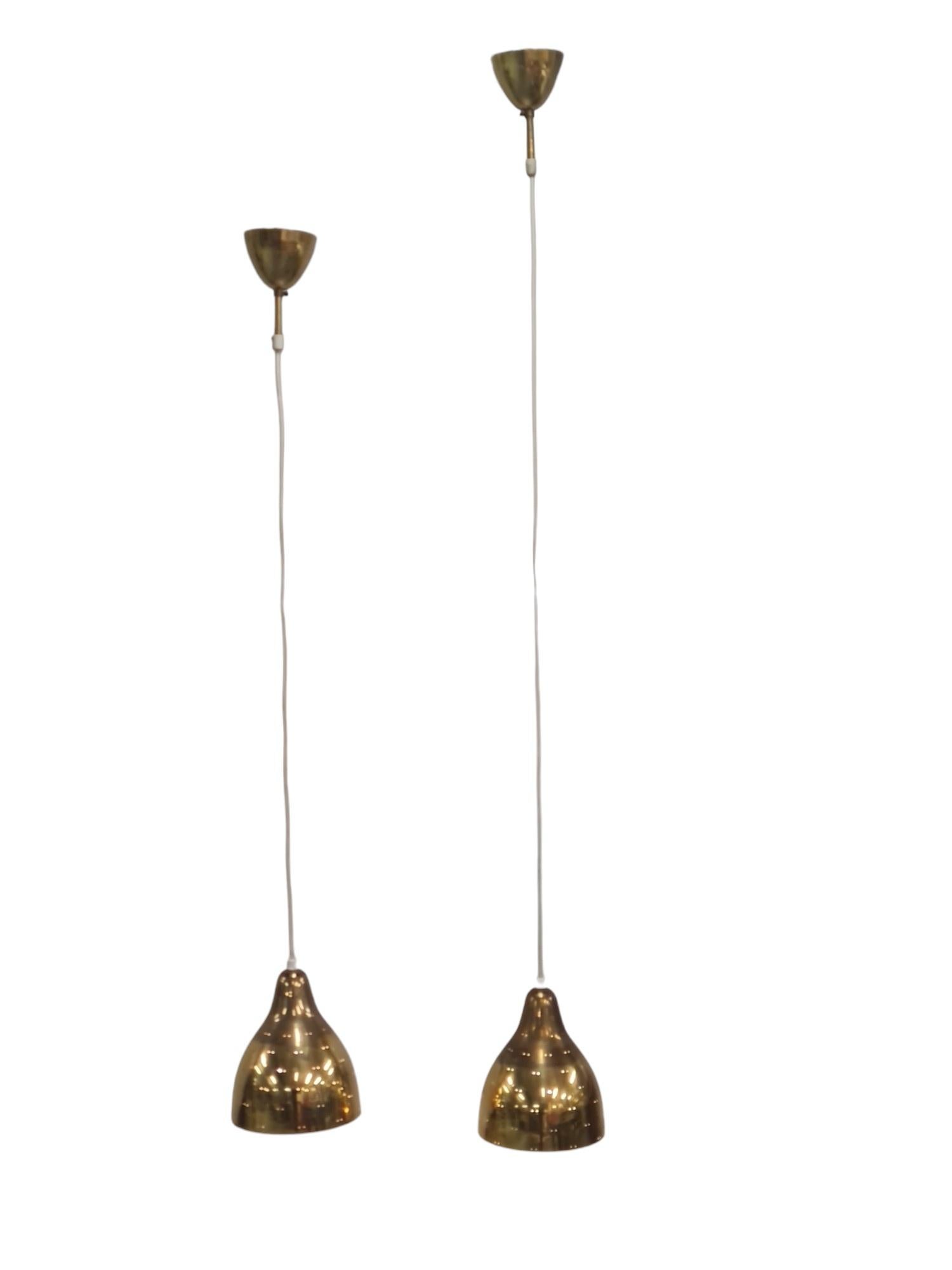 A Pair of Brass Itsu Ceiling Pendants Model ER 84 In Good Condition For Sale In Helsinki, FI