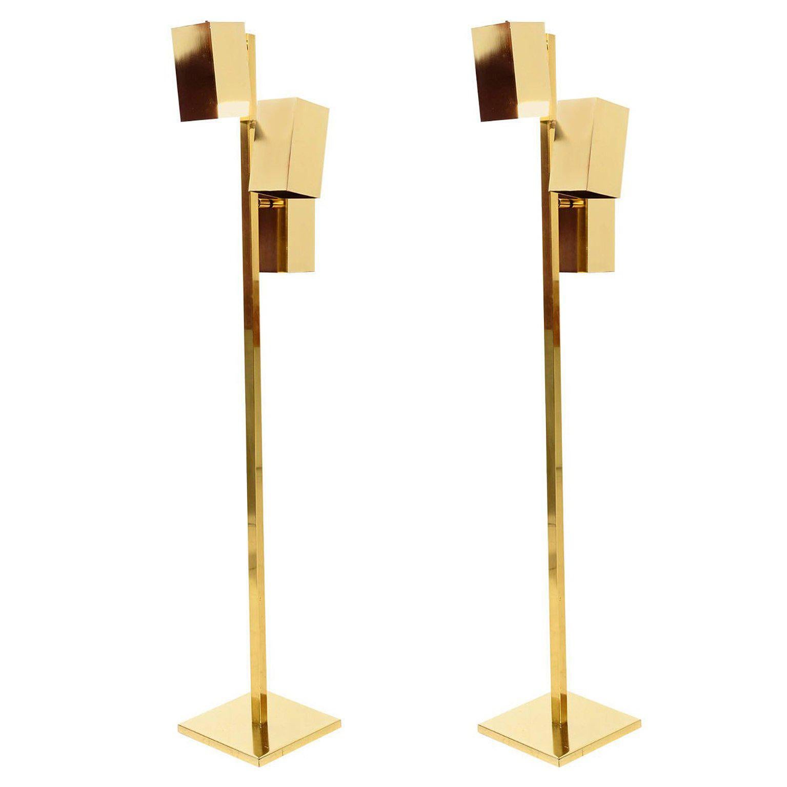 For your consideration a pair of Koch & Lowy brass floor lamps. Three adjustable shades can be positioned or adjusted as desired to control the light. Each light has a turn on an off switch.

Marked KOCH & LOWY in the hardware.

Lamps