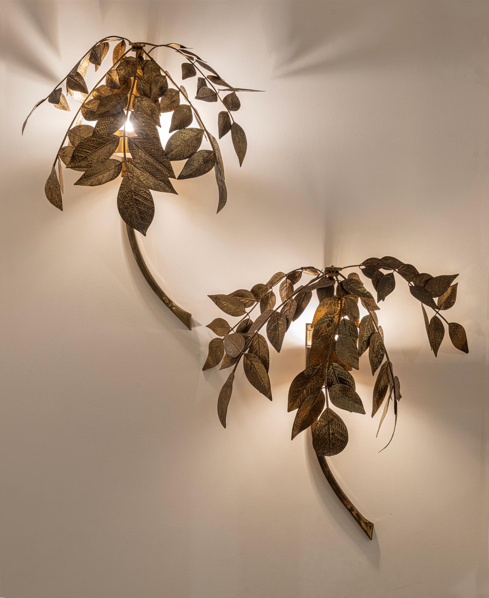 Mid-Century Modern Paire d'appliques à feuilles en laiton de Tommaso Barbi pour Bottega Gadda, Italie, vers 1970 en vente