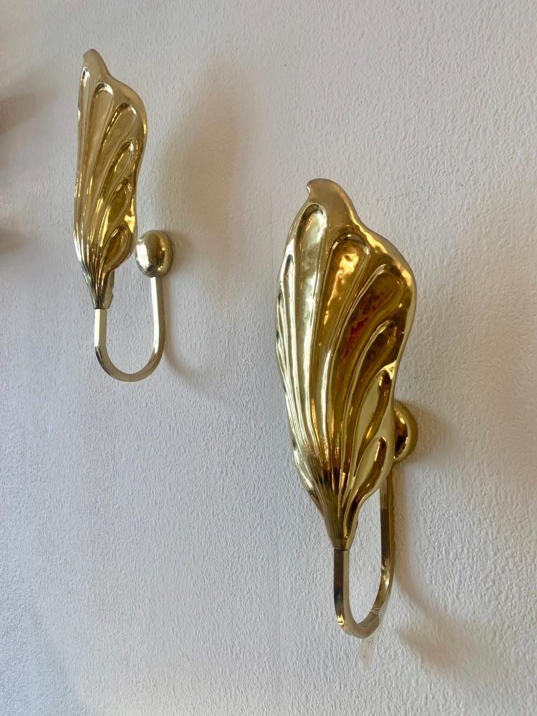 Pair of Hammered brass leaf by Carlo Giorgi and Tommaso Barbi produced by Bottega Gadda, Italy ca. 1970s
Very good condition
1 standard E14 bulb on each lamp
Measures: H 40 x L 15 x D 13 cm.
 