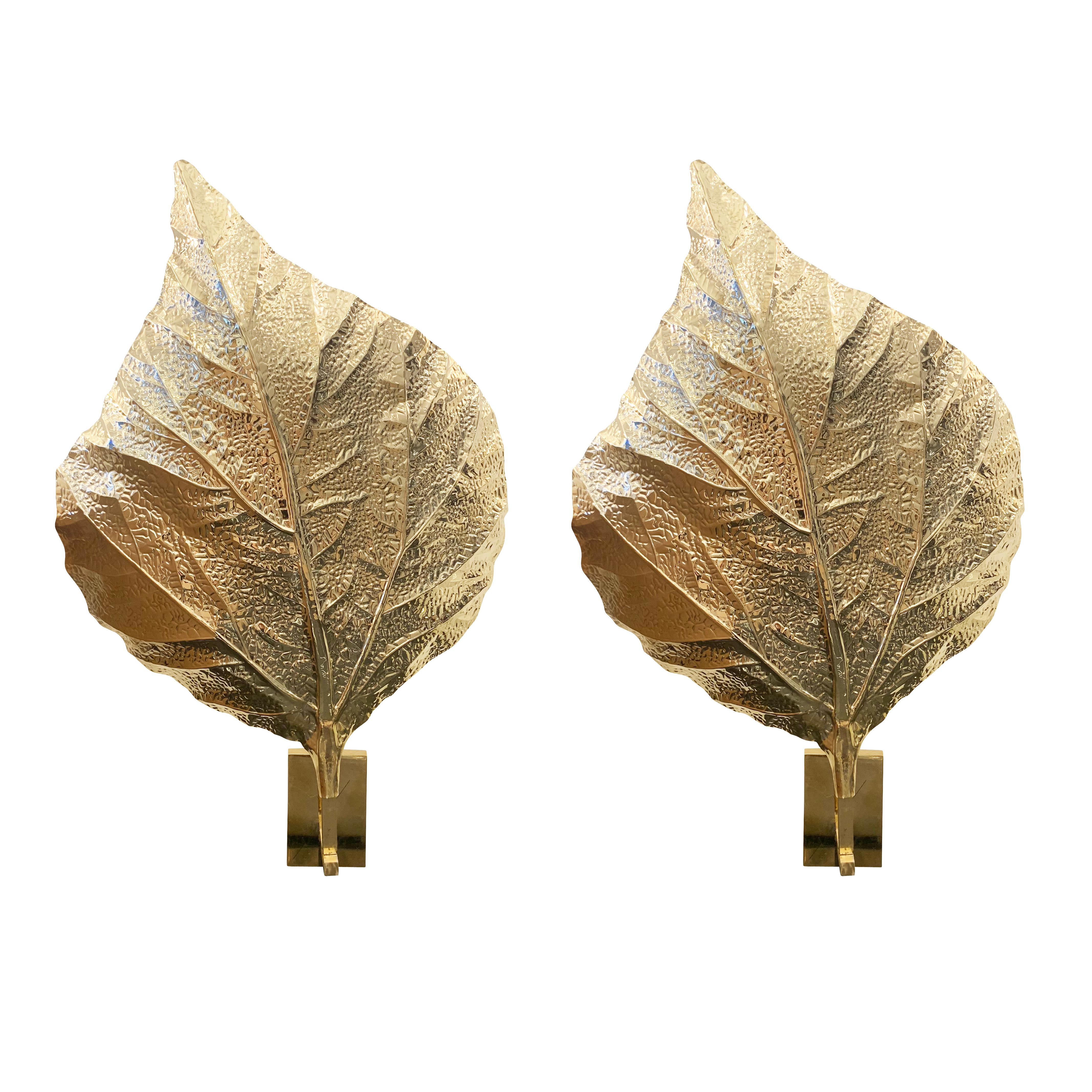 Italian Mid-Century wall lights by Tommaso Barbi each featuring a finely detailed large brass leaf shade.

Condition: Excellent vintage condition, minor wear consistent with age and use.

Width: 20”

Height: 29”

Depth: 6”

Ref#: LTZ899
