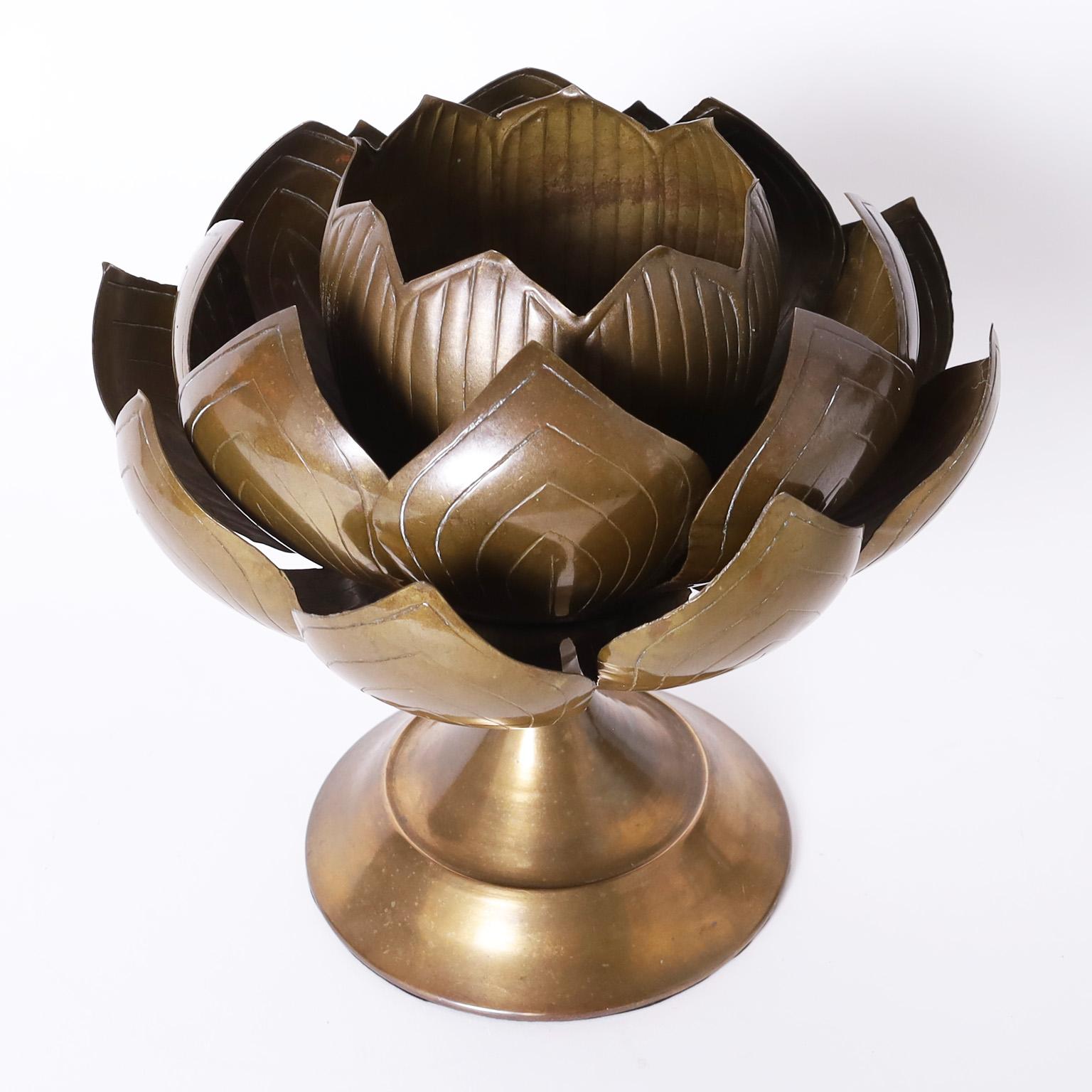 Lotus-Kerzenständer aus Messing von Feldman, Paar (amerikanisch)