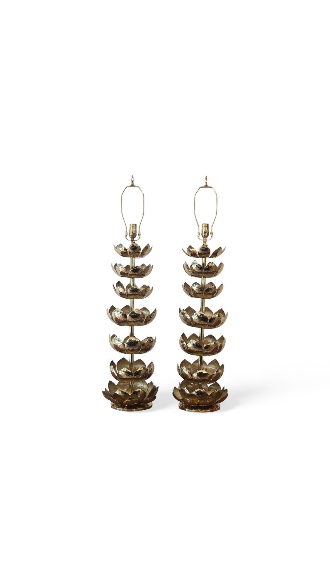 Coppia di lampade a loto in ottone di Feldman Lighting in vendita 4