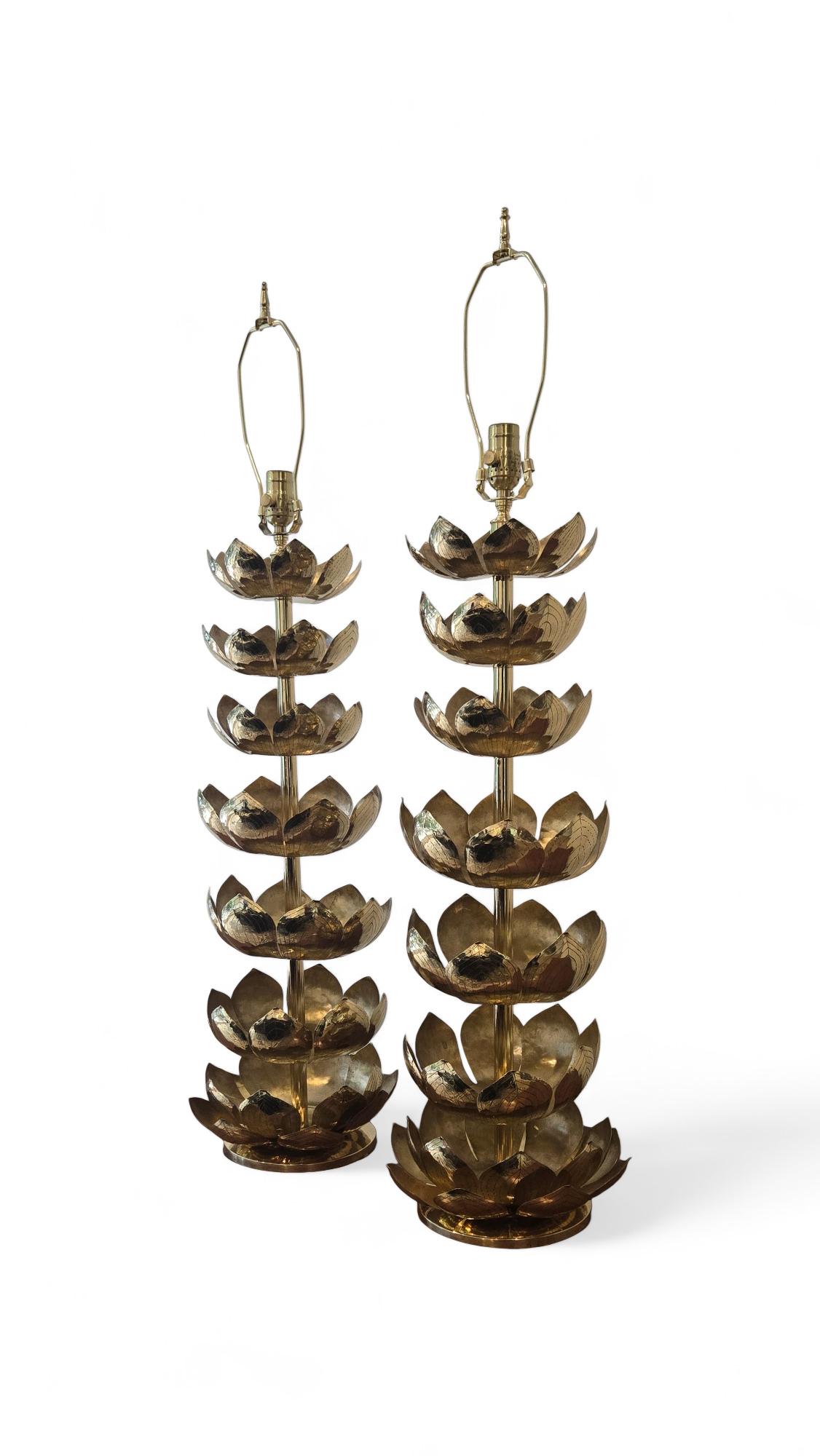 Pareja de lámparas de loto de latón de Feldman Lighting en venta 5