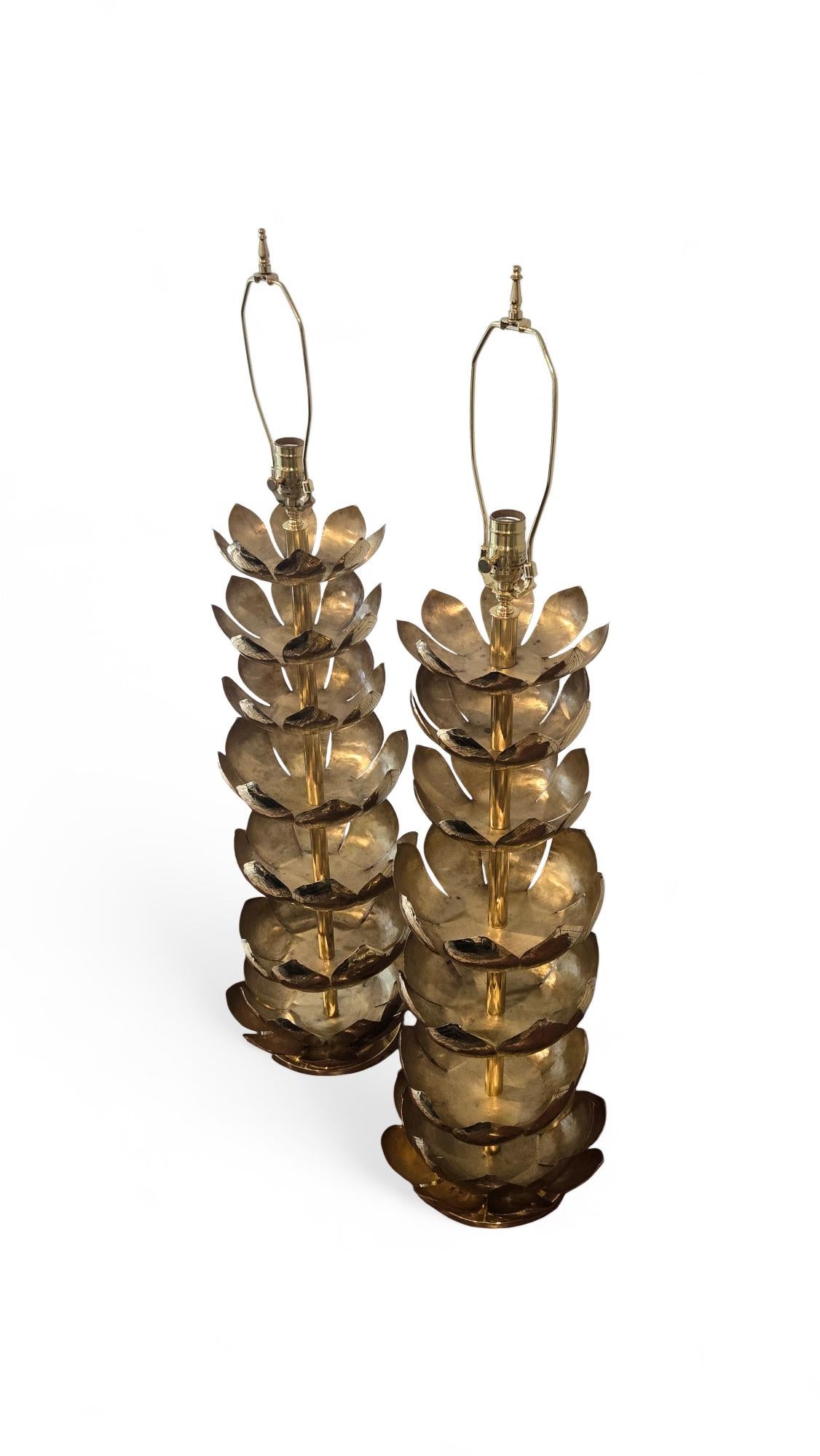 Pareja de lámparas de loto de latón de Feldman Lighting en venta 6