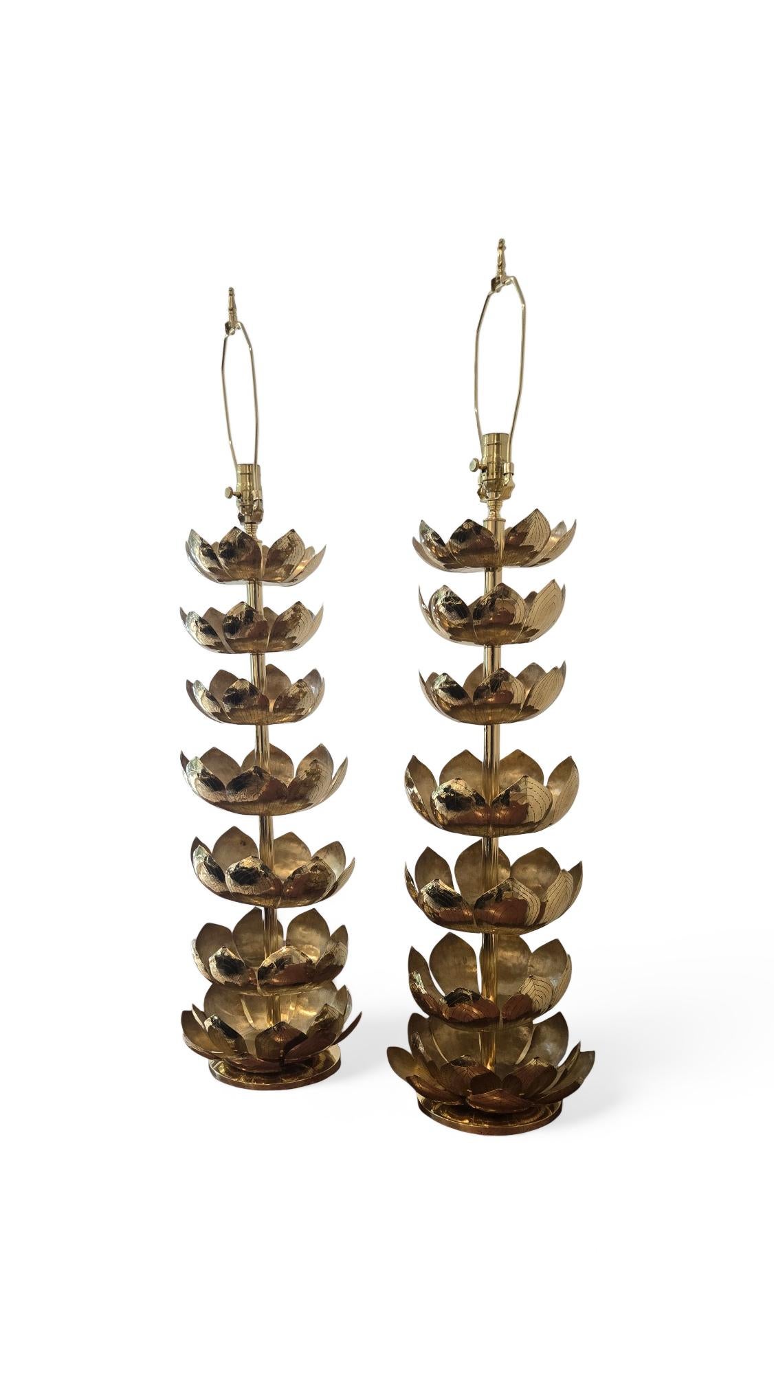Pareja de lámparas de loto de latón de Feldman Lighting en venta 7