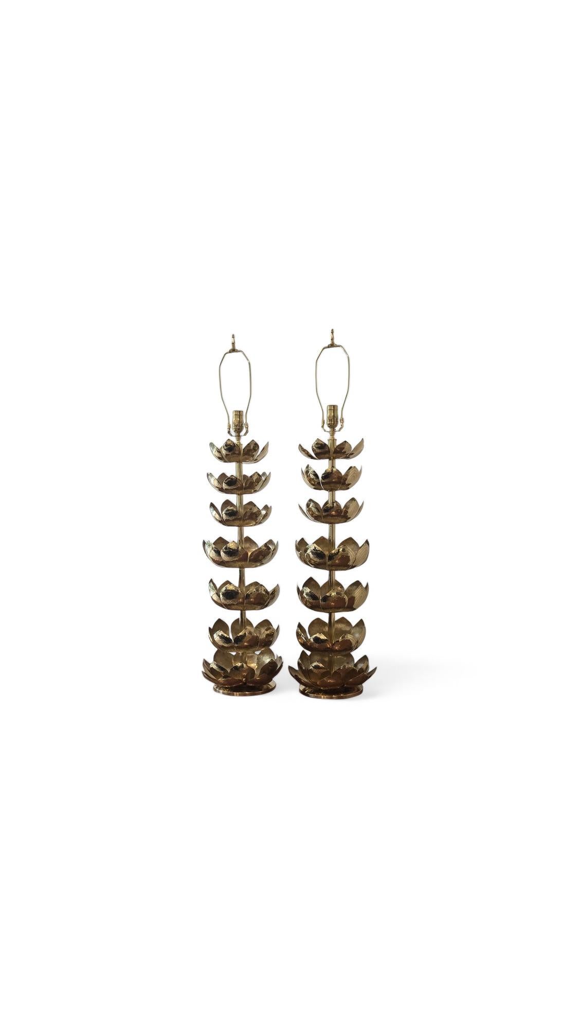 Coppia di lampade a loto in ottone di Feldman Lighting in vendita 9