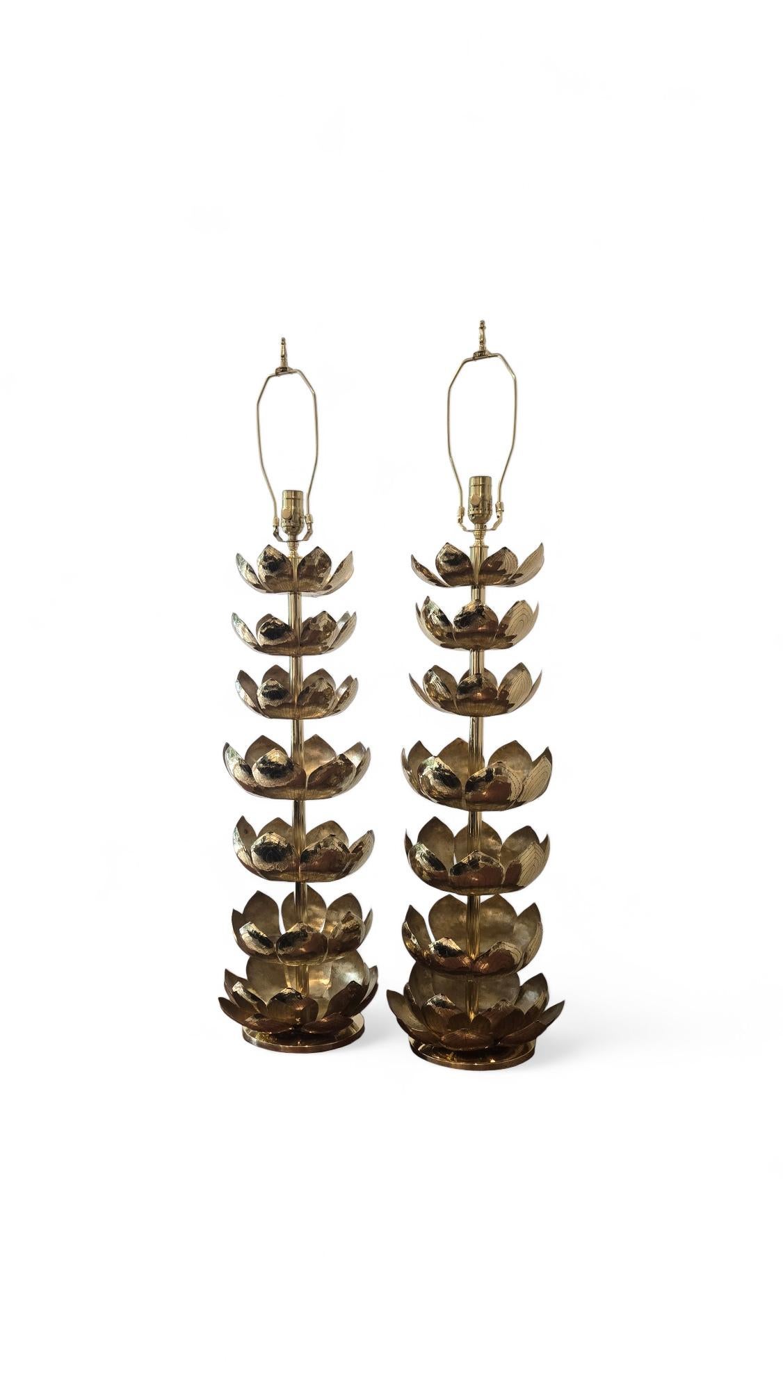 Pareja de lámparas de loto de latón de Feldman Lighting en venta 10