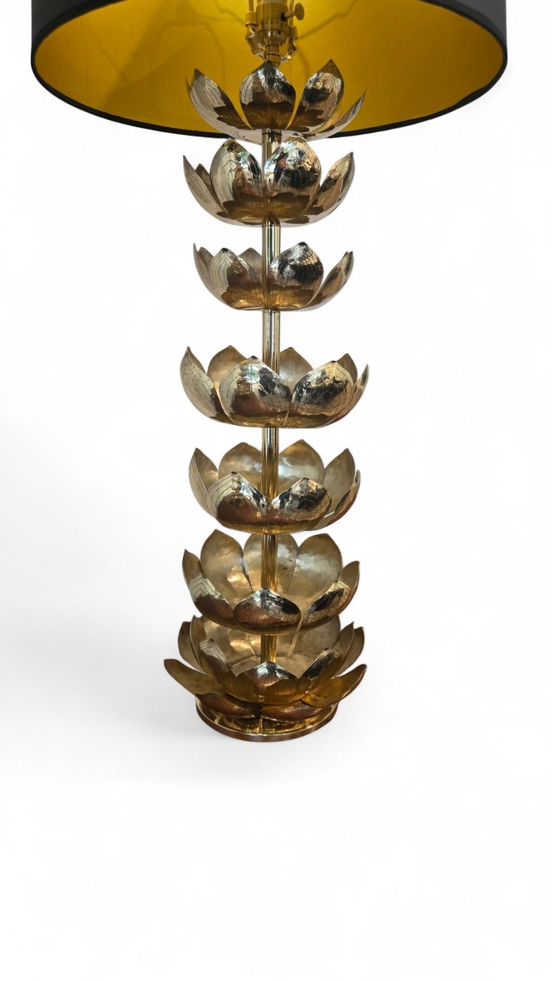 Pareja de lámparas de loto de latón de Feldman Lighting en venta 1