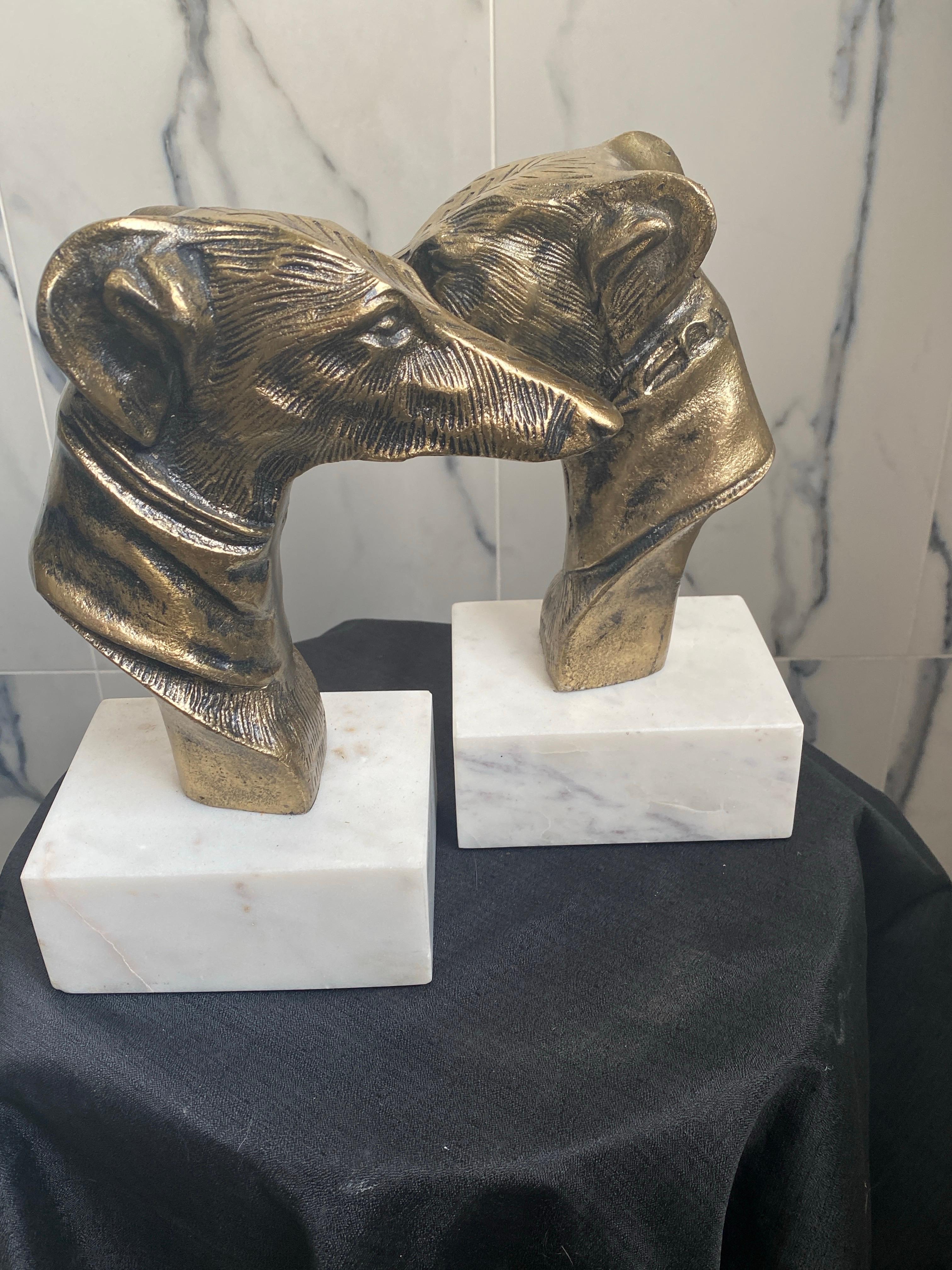 Recién llegados de una finca vintage de Palm Springs, son un precioso par de sujetalibros para los amantes de los perros o de los animales de todo tipo. Los galgos tienen el mejor perfil, por lo que sus caras son estupendos sujetalibros. Bases de