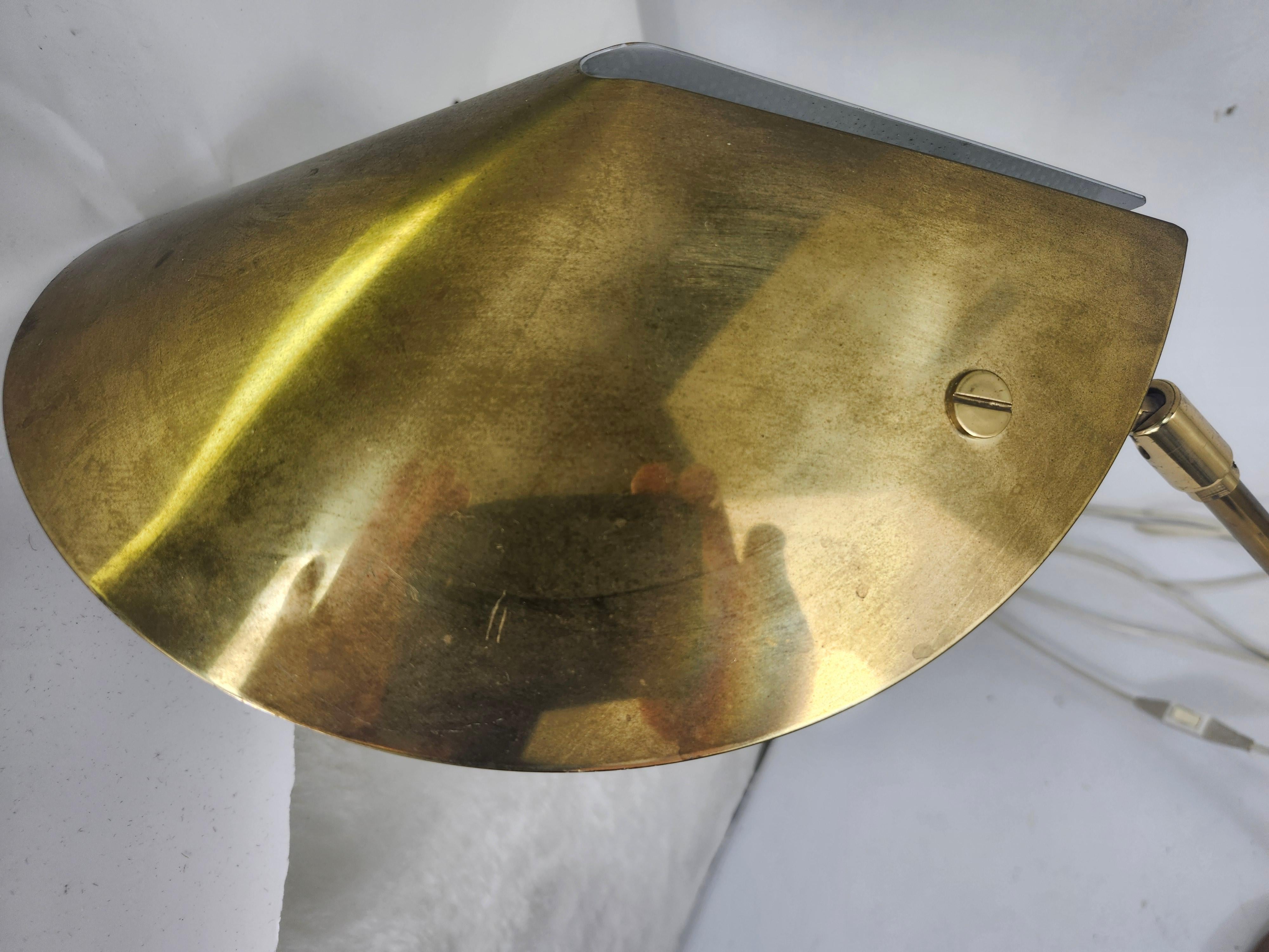Paire de lampes de table articulées en laiton du milieu du siècle dernier par Aneta Sweden en vente 5