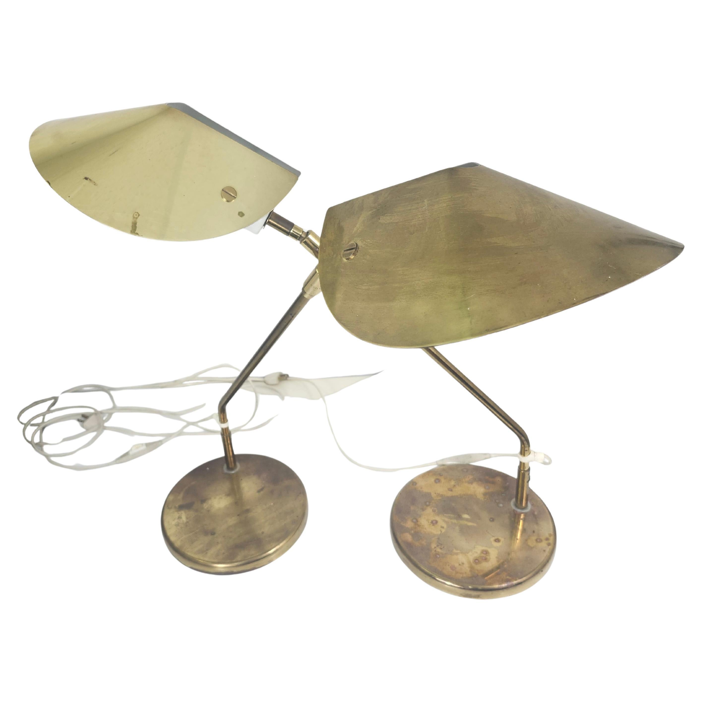 Suédois Paire de lampes de table articulées en laiton du milieu du siècle dernier par Aneta Sweden en vente