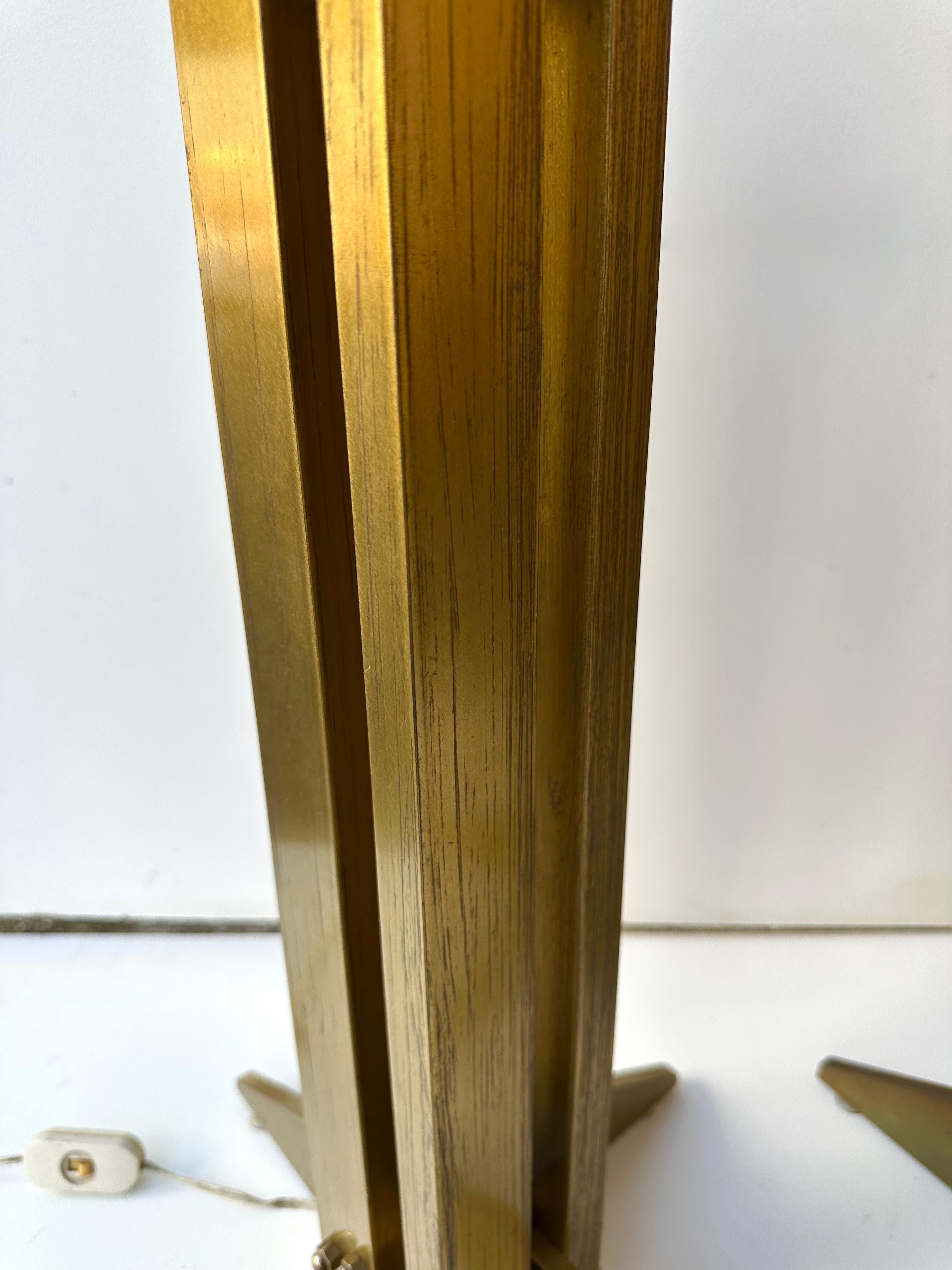 Pair of Brass Modernist Lamps. Italy, 1970s In Good Condition For Sale In SAINT-OUEN, FR