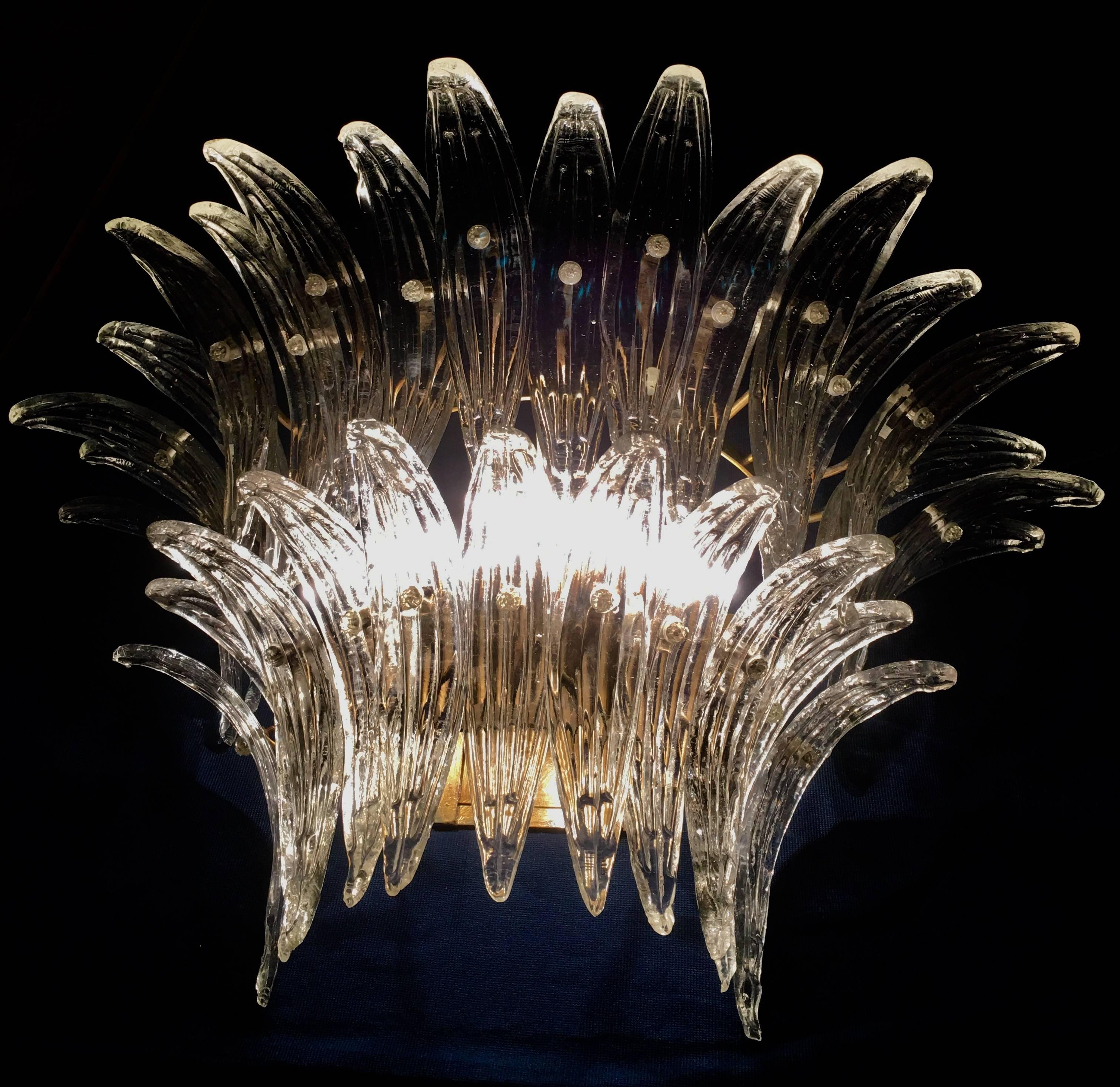 Ein Paar Wandleuchter aus Messing mit dem berühmten „Palmette“ von Barovier & Toso, 1960 (Metall) im Angebot