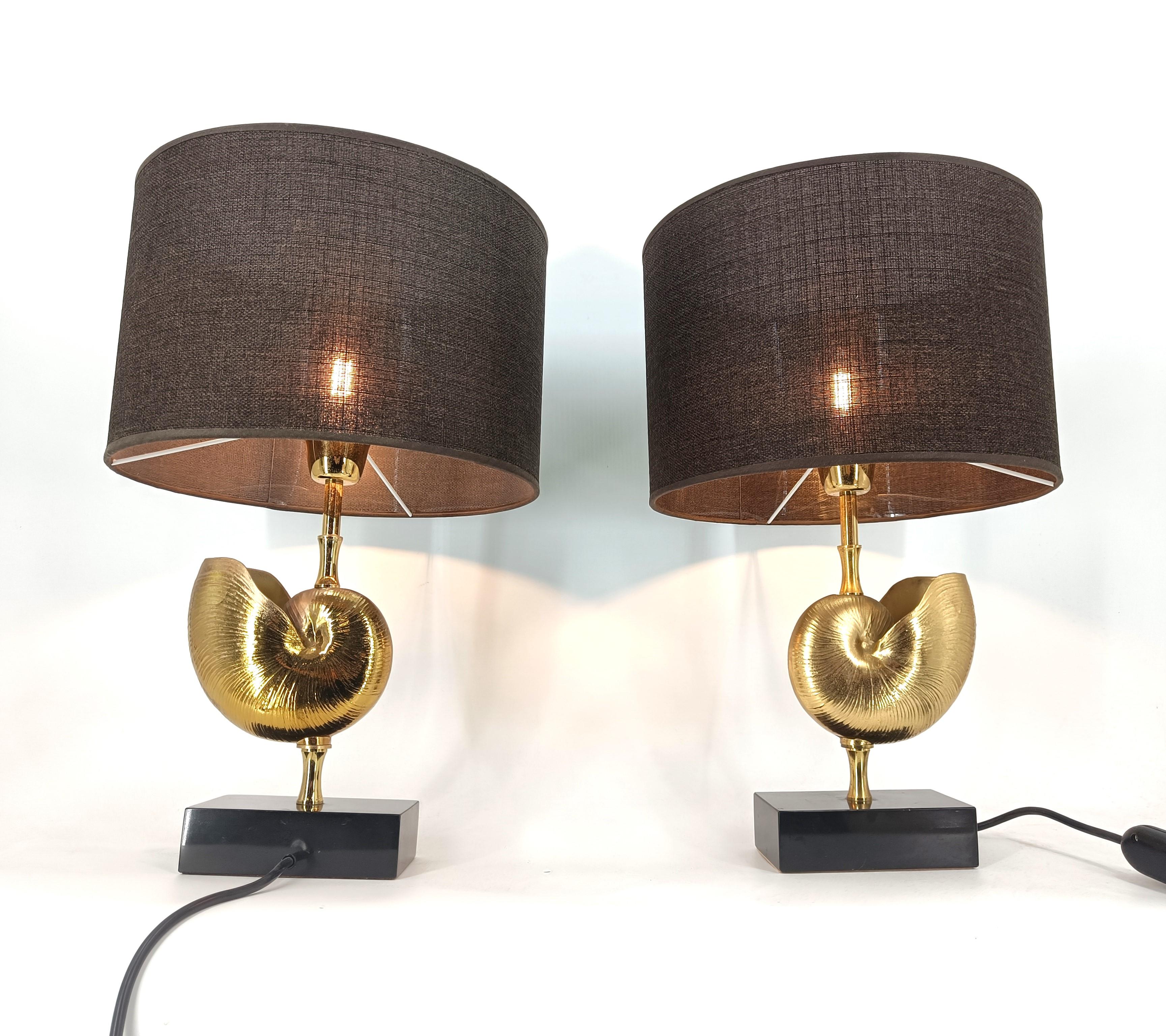 Pareja de lámparas de mesa nautilus de latón, años 70 - Francia en venta 3