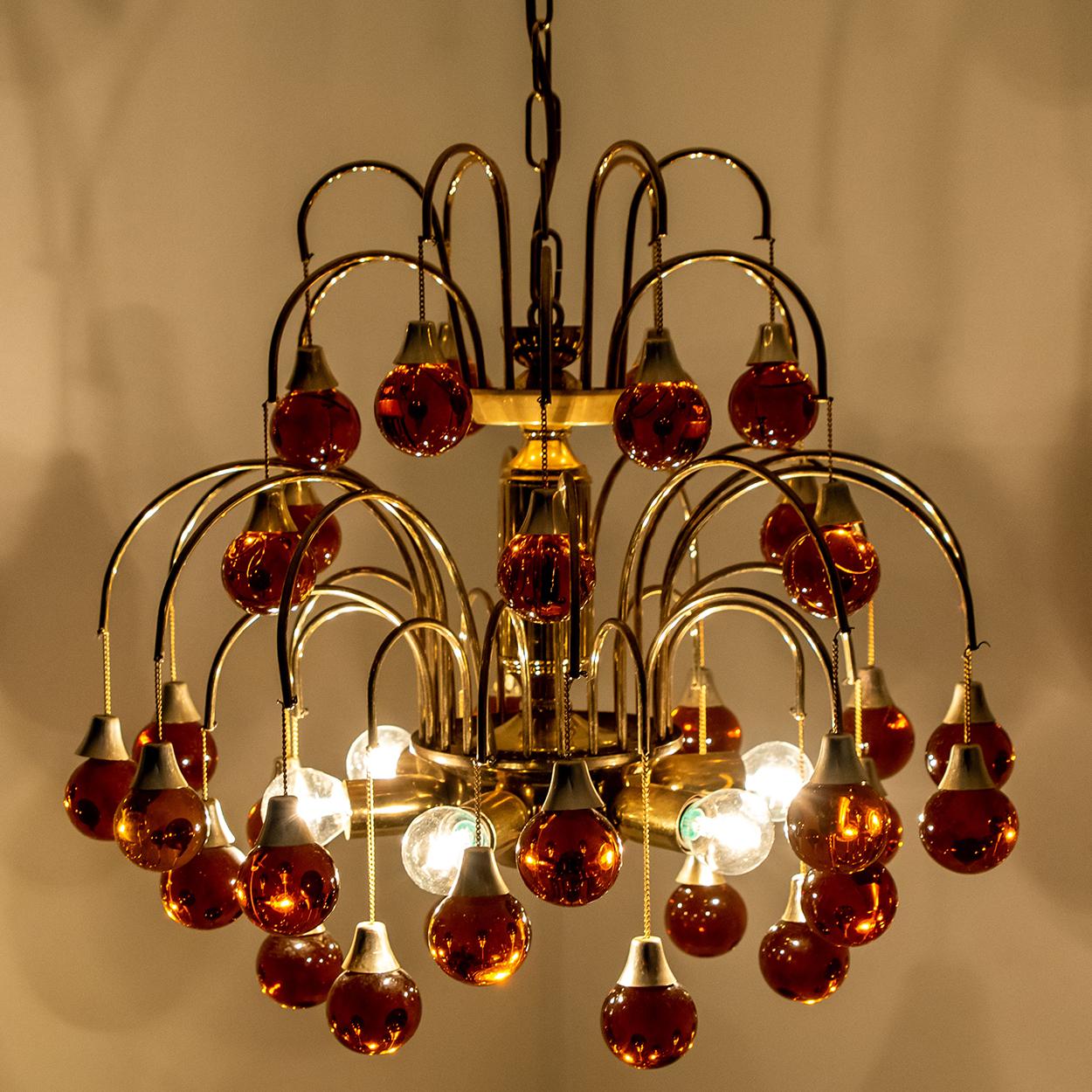 Pair of Brass Orange and Red Four Tiers Murano Chandeliers, 1970s In Good Condition In Rijssen, NL