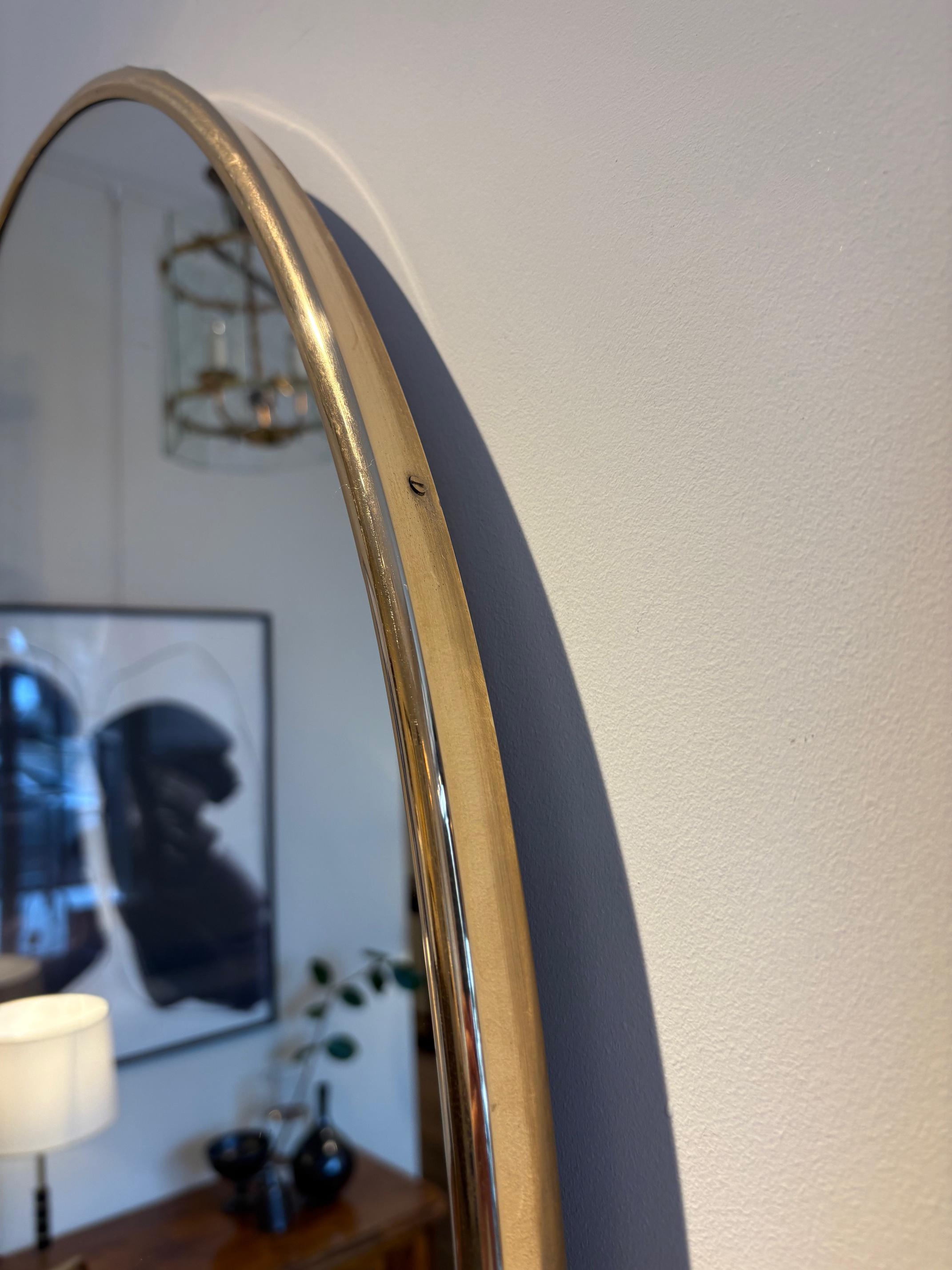 Fin du 20e siècle Paire de miroirs ovales en laiton en vente