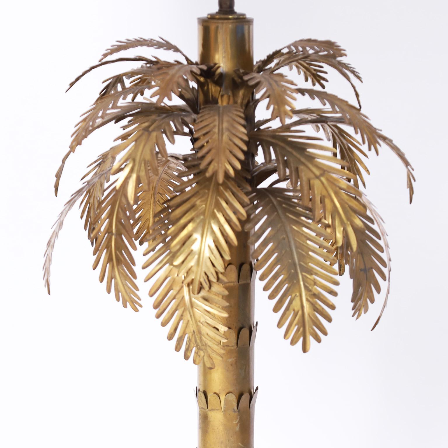 Colonial britannique Paire de lampes de table en laiton en forme de palmier en vente