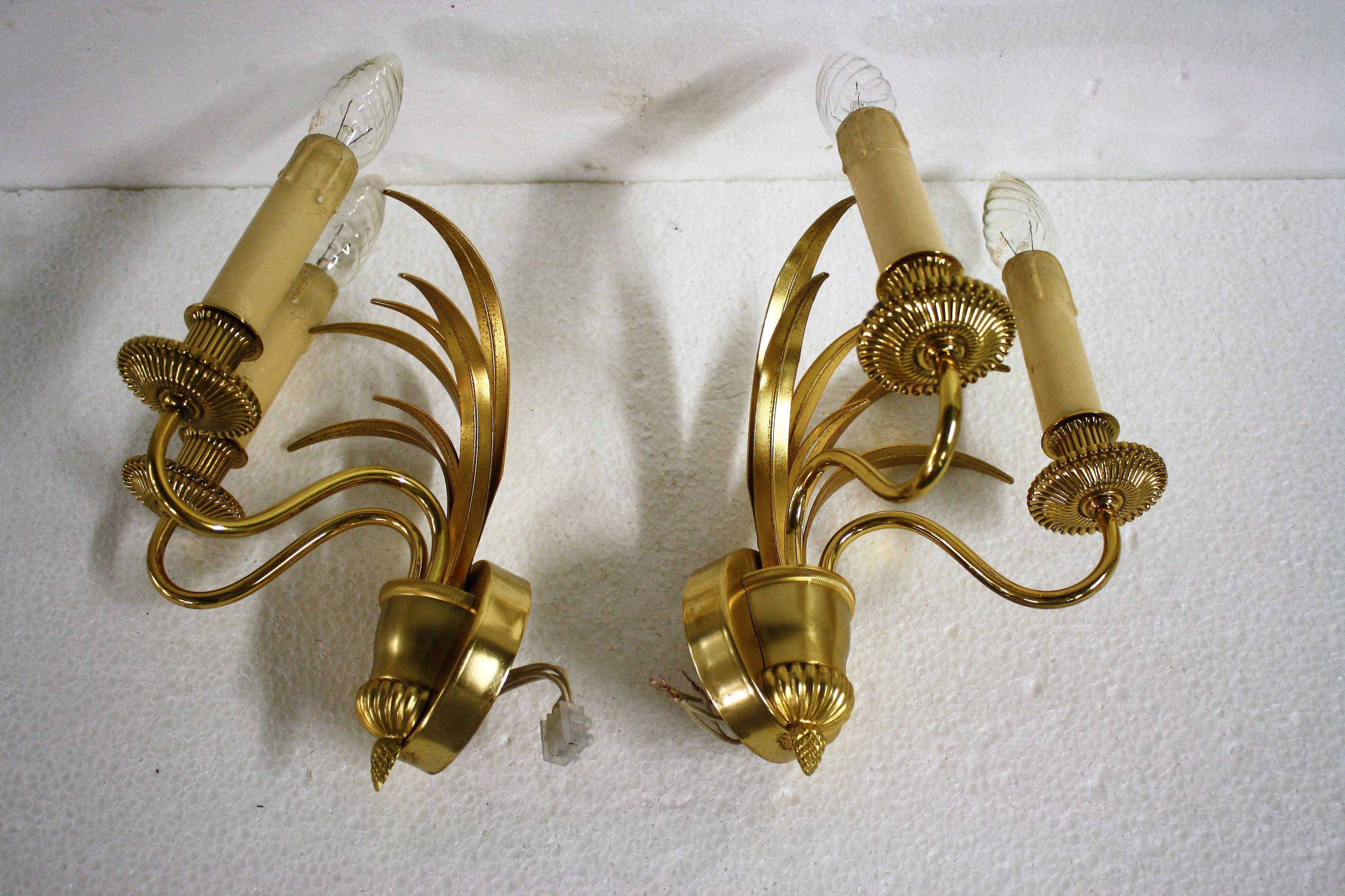 Hollywood Regency Pair of Brass Pineapple Leaf Wall Lamps, 1970s
