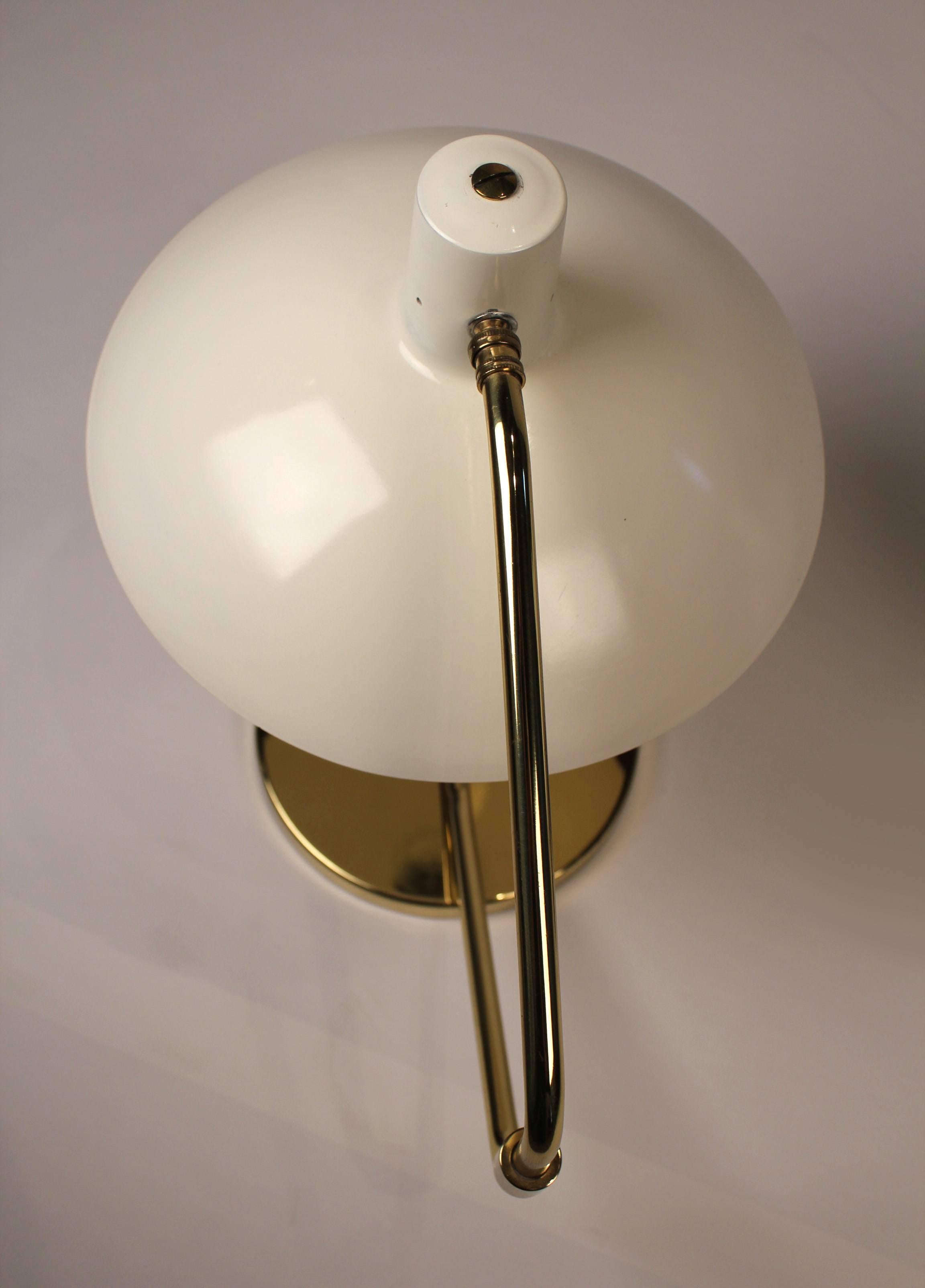 Pair of Brass Pivoting Table Lamps designed by Clay Michie for Knoll In Good Condition In Dallas, TX