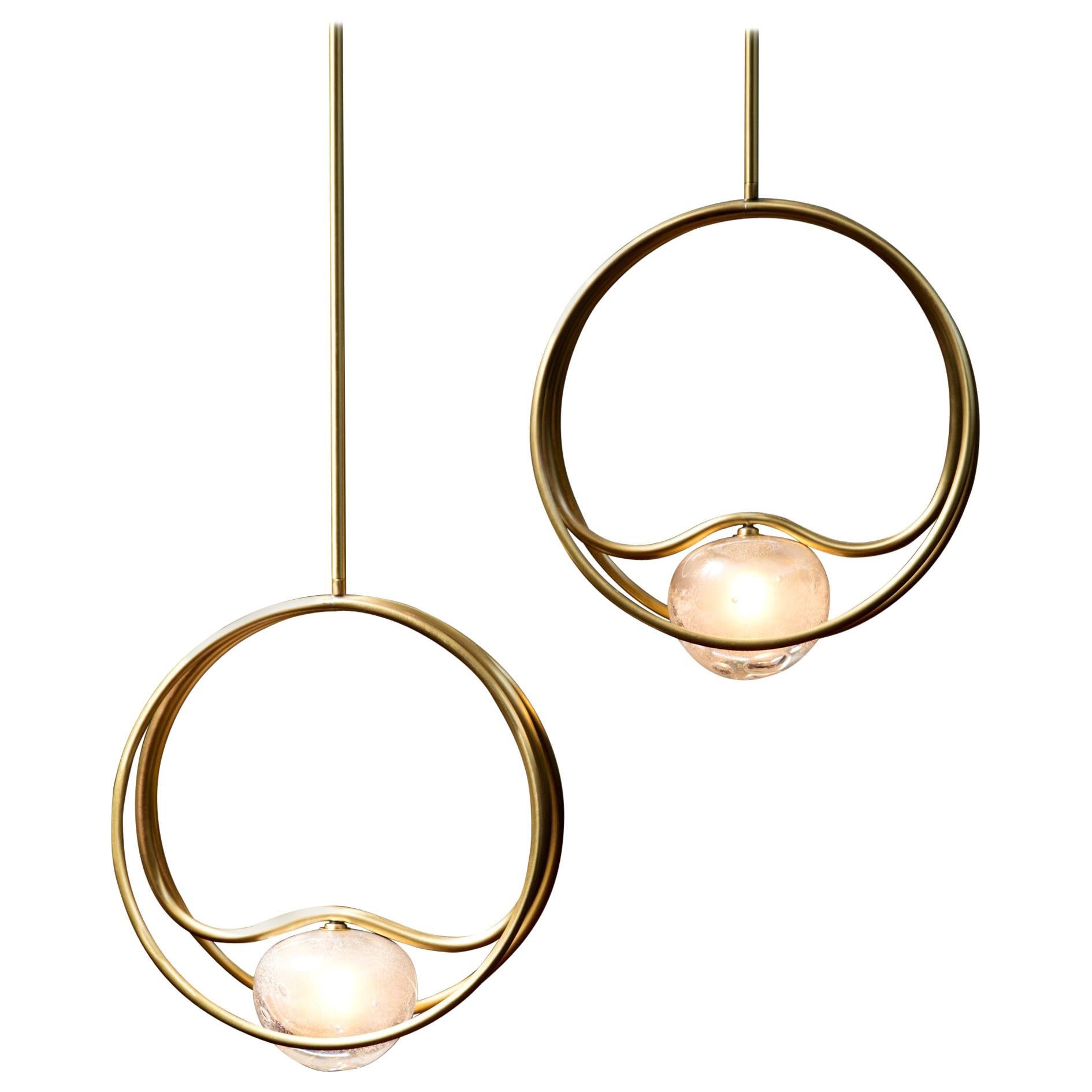 Pareja de candelabros de latón "Pulsar Singolo en venta