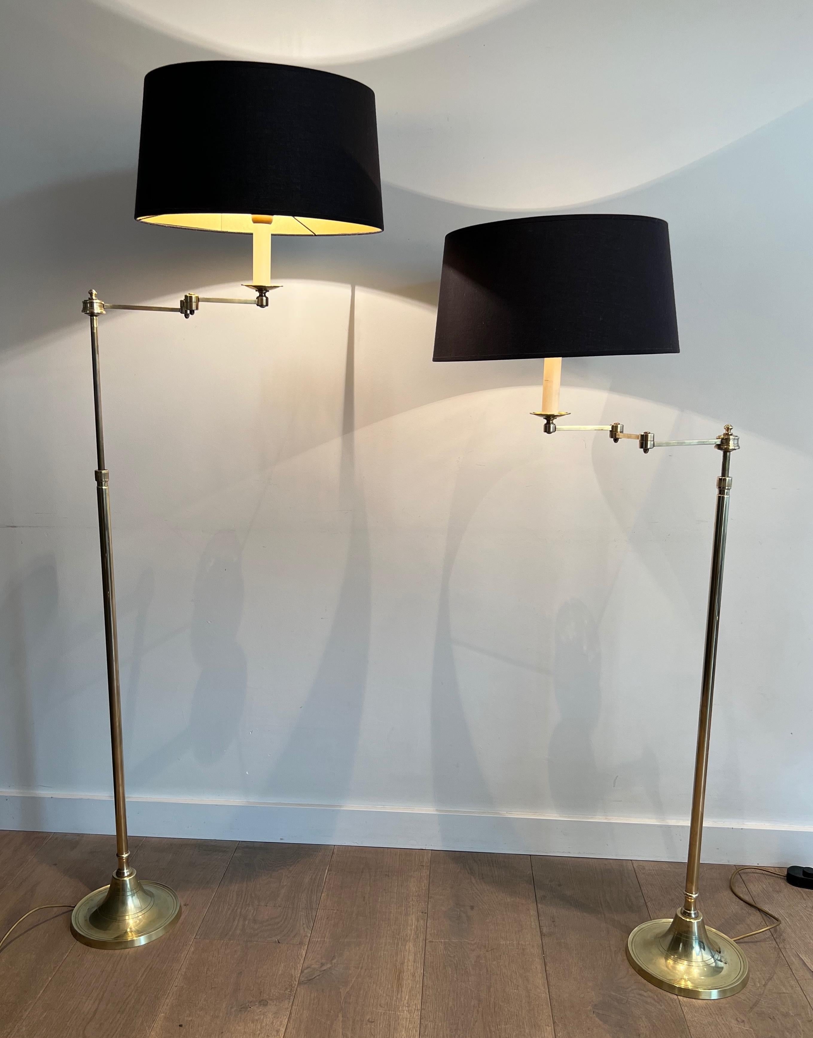 This nice pair of removable reading lamps are made of brass. This is a French work. Circa 1940