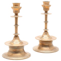 Paar Skultuna-Kerzenleuchter aus Messing im Renaissance-Stil