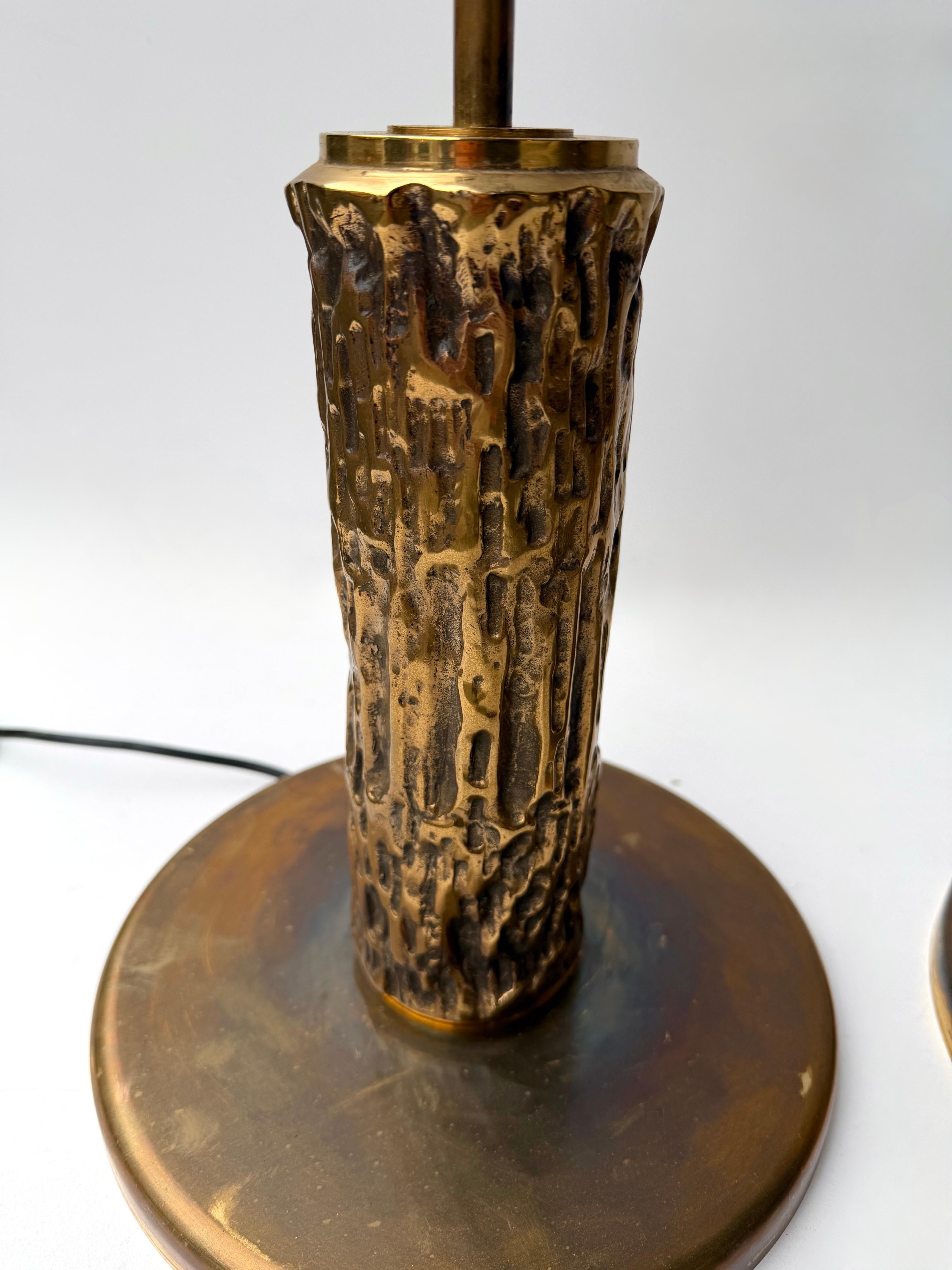 Paar Messing-Skulptur-Lampen von Angelo Brotto für Esperia Italien, 1980er Jahre (Italienisch) im Angebot