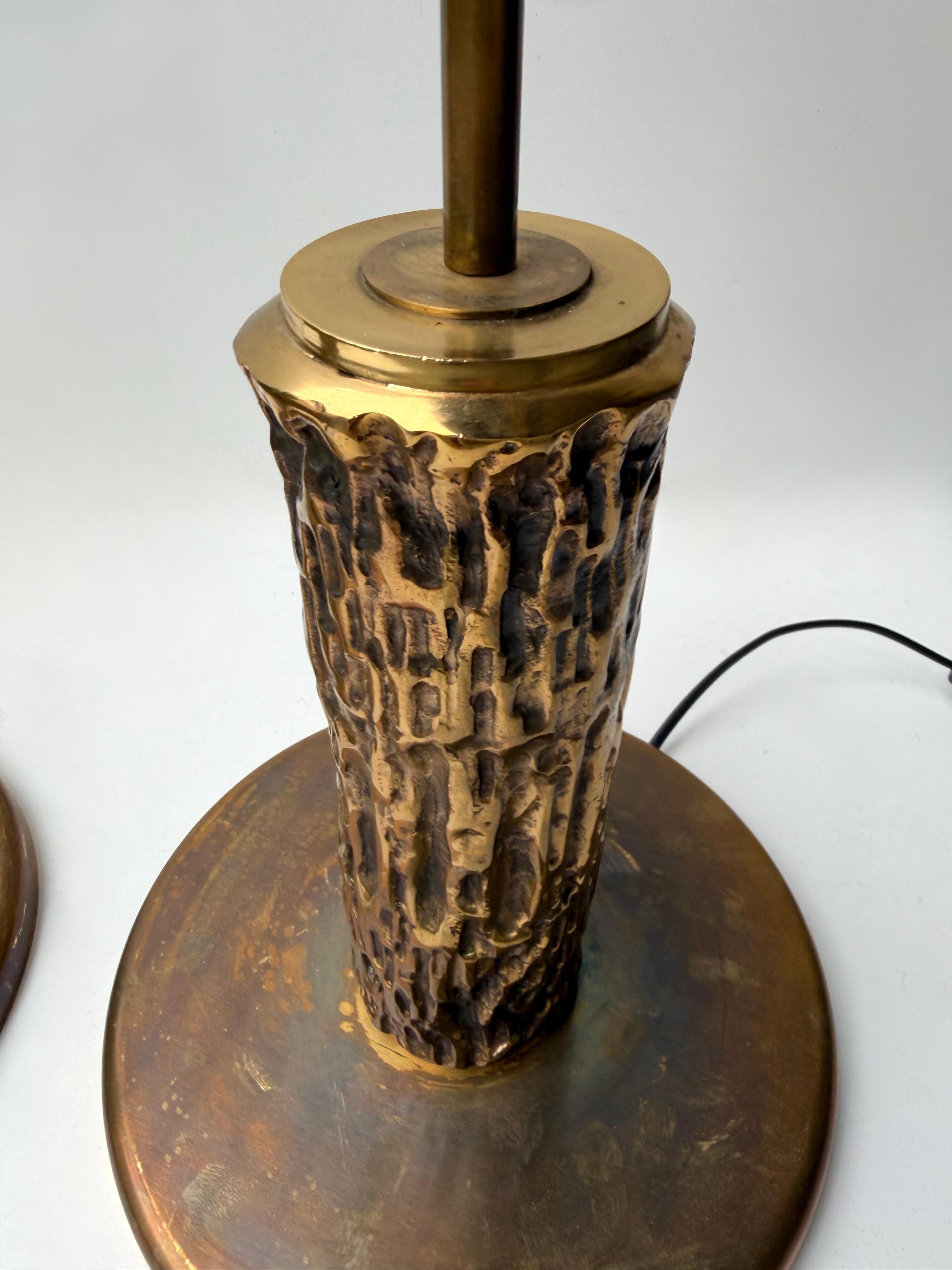 Paar Messing-Skulptur-Lampen von Angelo Brotto für Esperia Italien, 1980er Jahre im Zustand „Gut“ im Angebot in SAINT-OUEN, FR