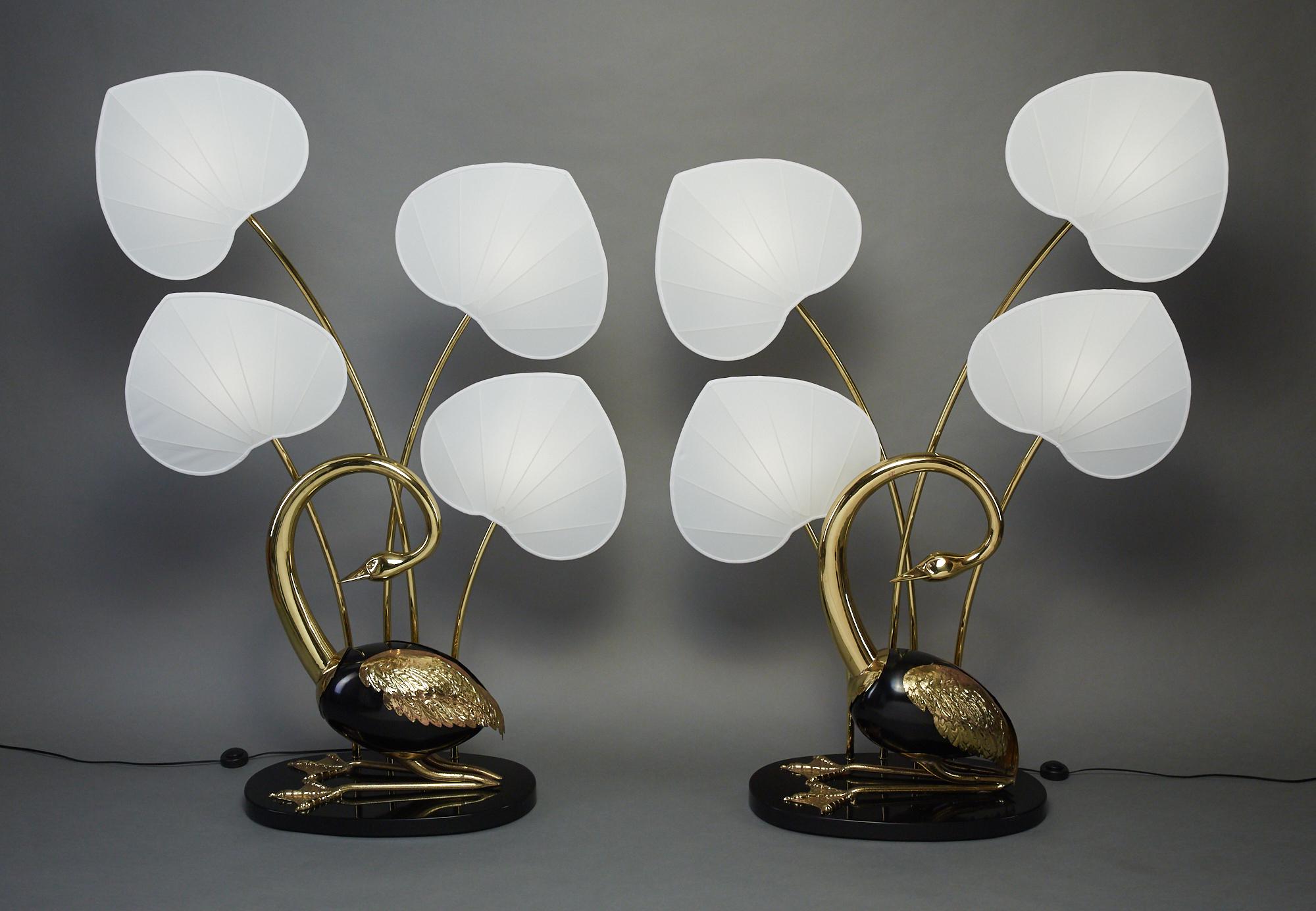 Paar sitzende Egret-/Flamingo-Stehlampen aus Messing von Antonio Pavia (Hollywood Regency) im Angebot